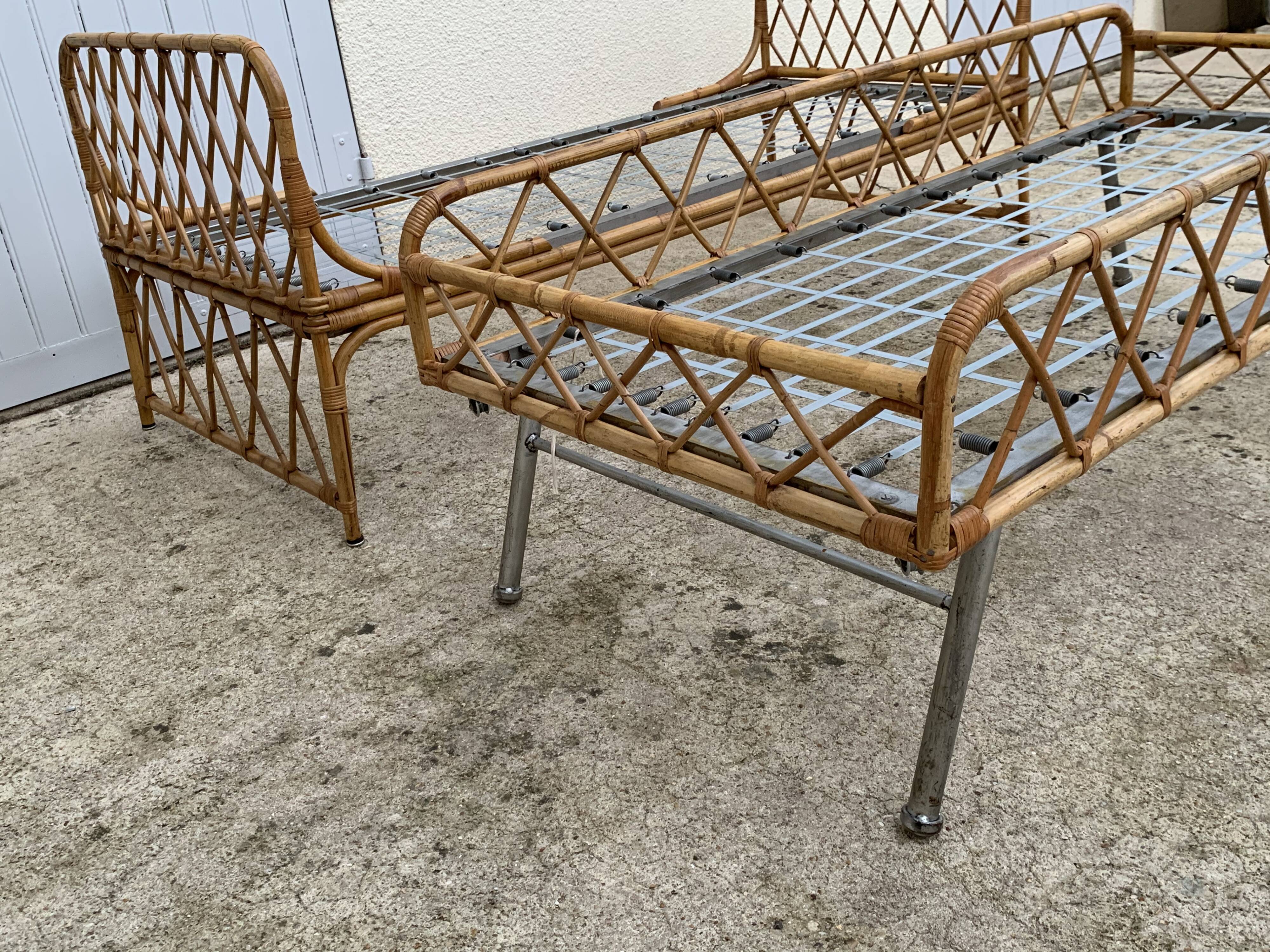 Rattan leg bed 1960
