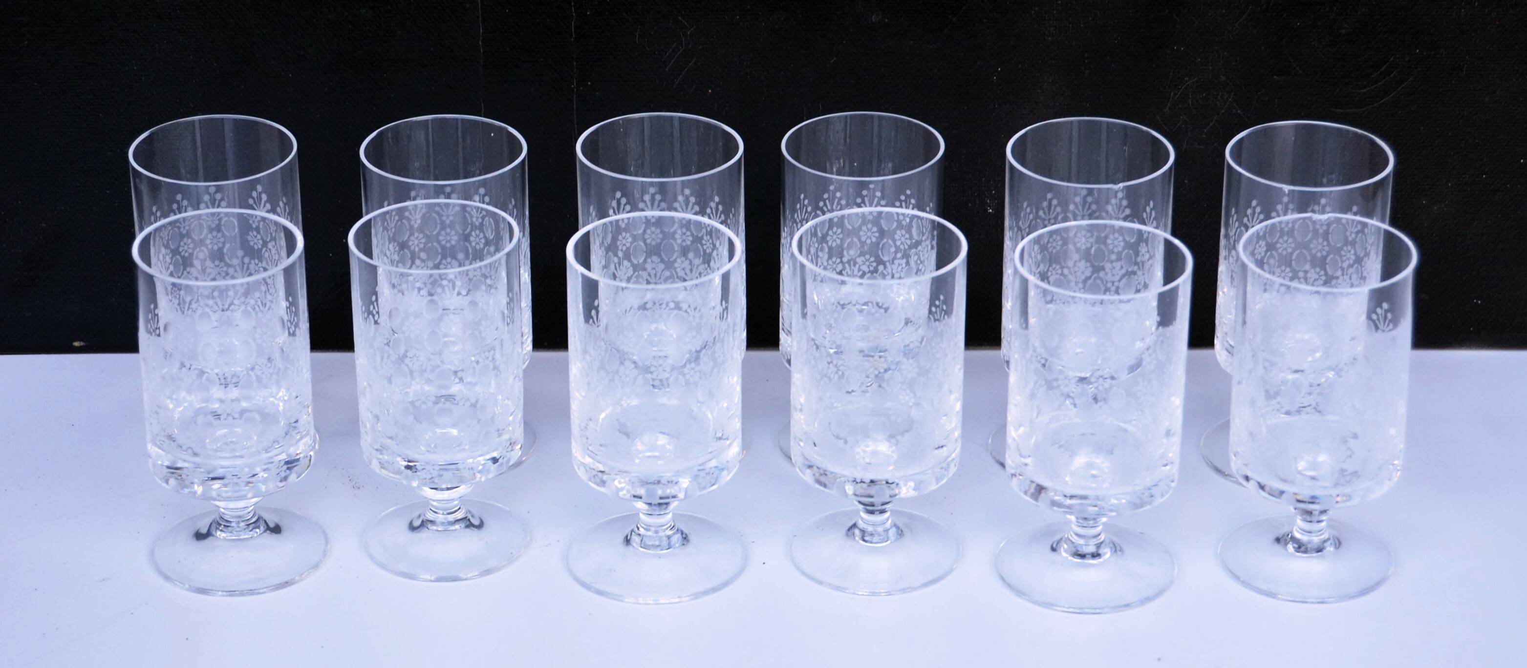 9 verres à liqueur motif Romance de Rosenthal