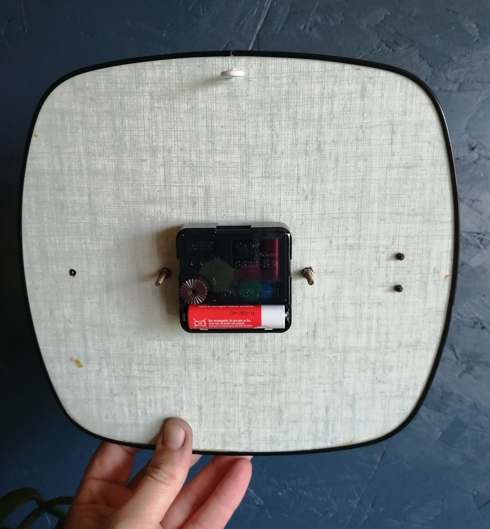 Vintage formica silent wall clock "Jaz cream"