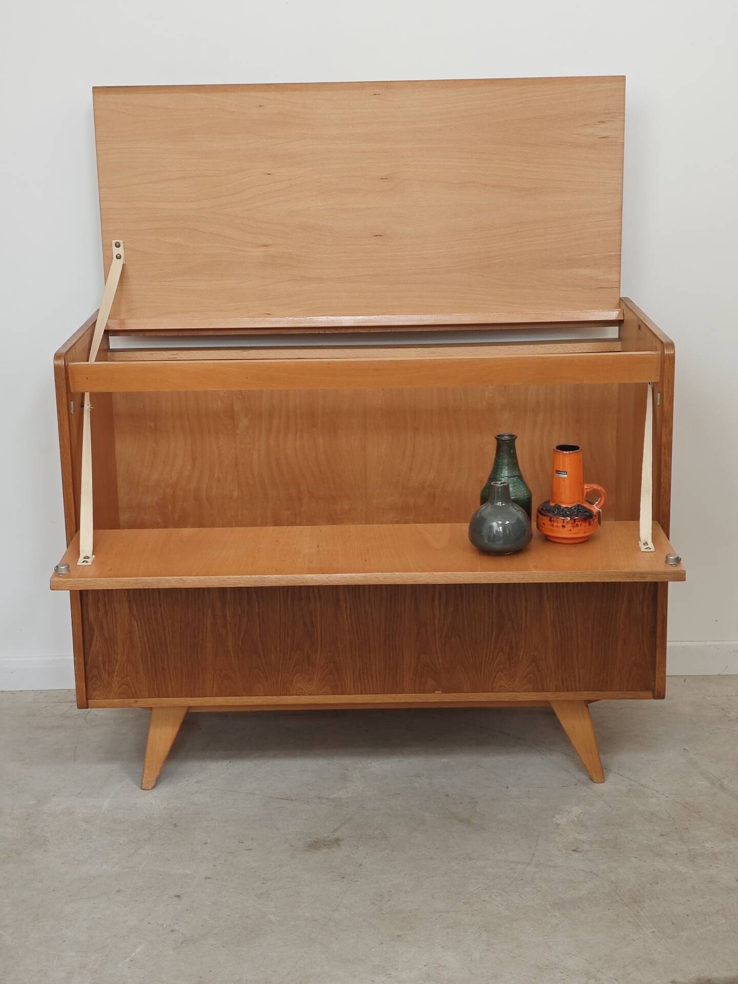 Coffre rangement / mini bar U459 par Jiri
Jiroutek pour Interier Praha