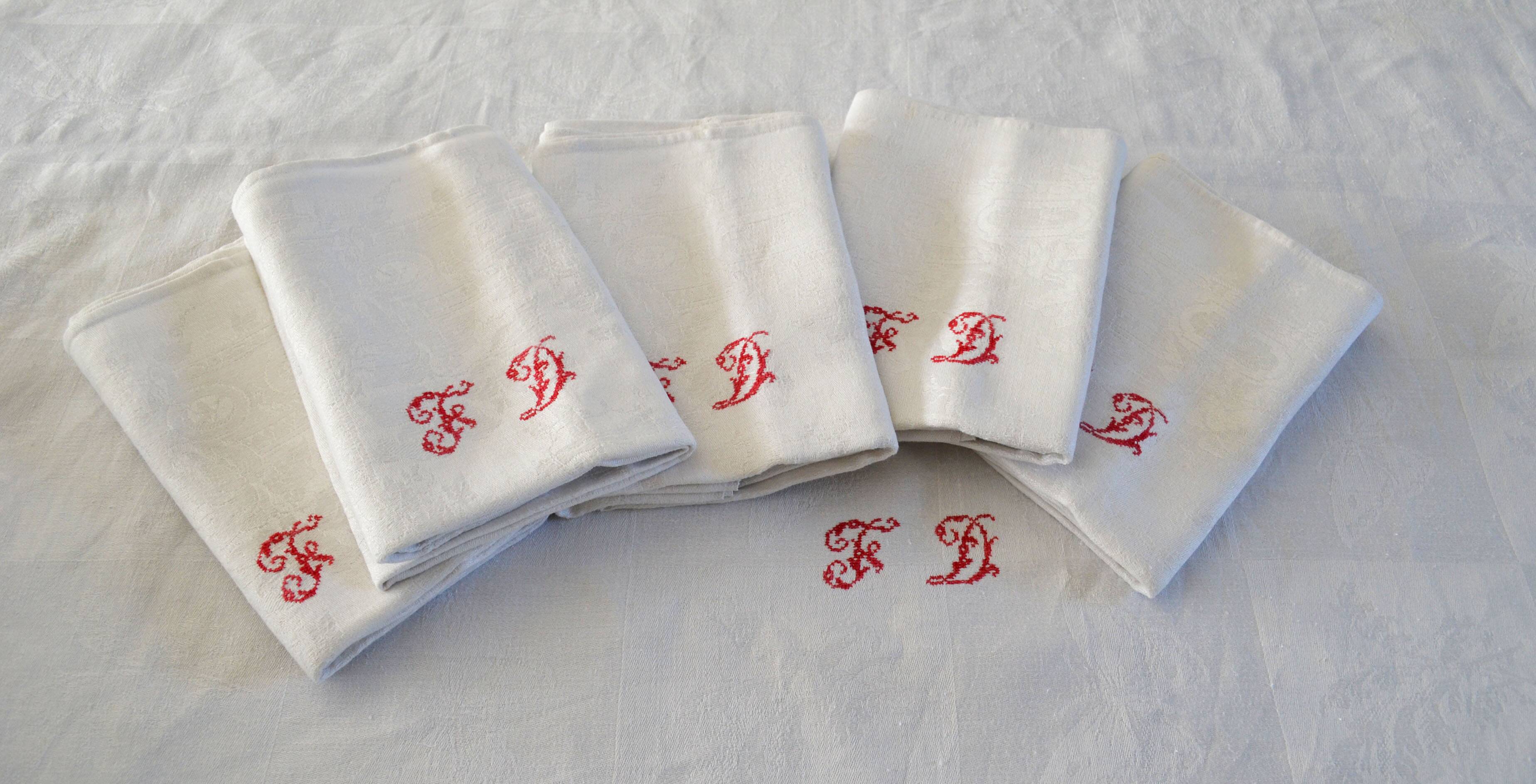 Old tablecloth & 5 linen damask napkins