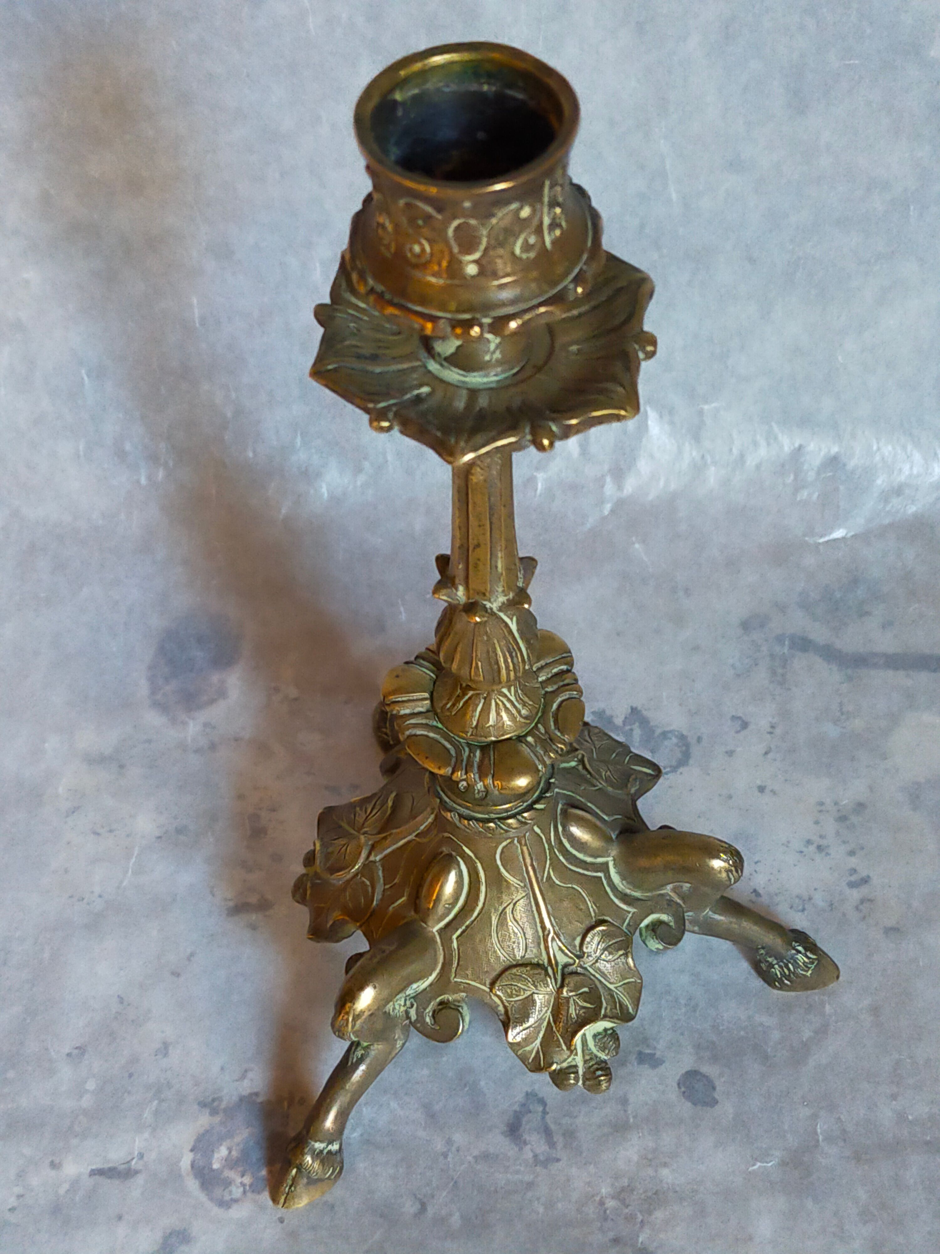 Candle holder in gilded bronze tripod nineteenth century