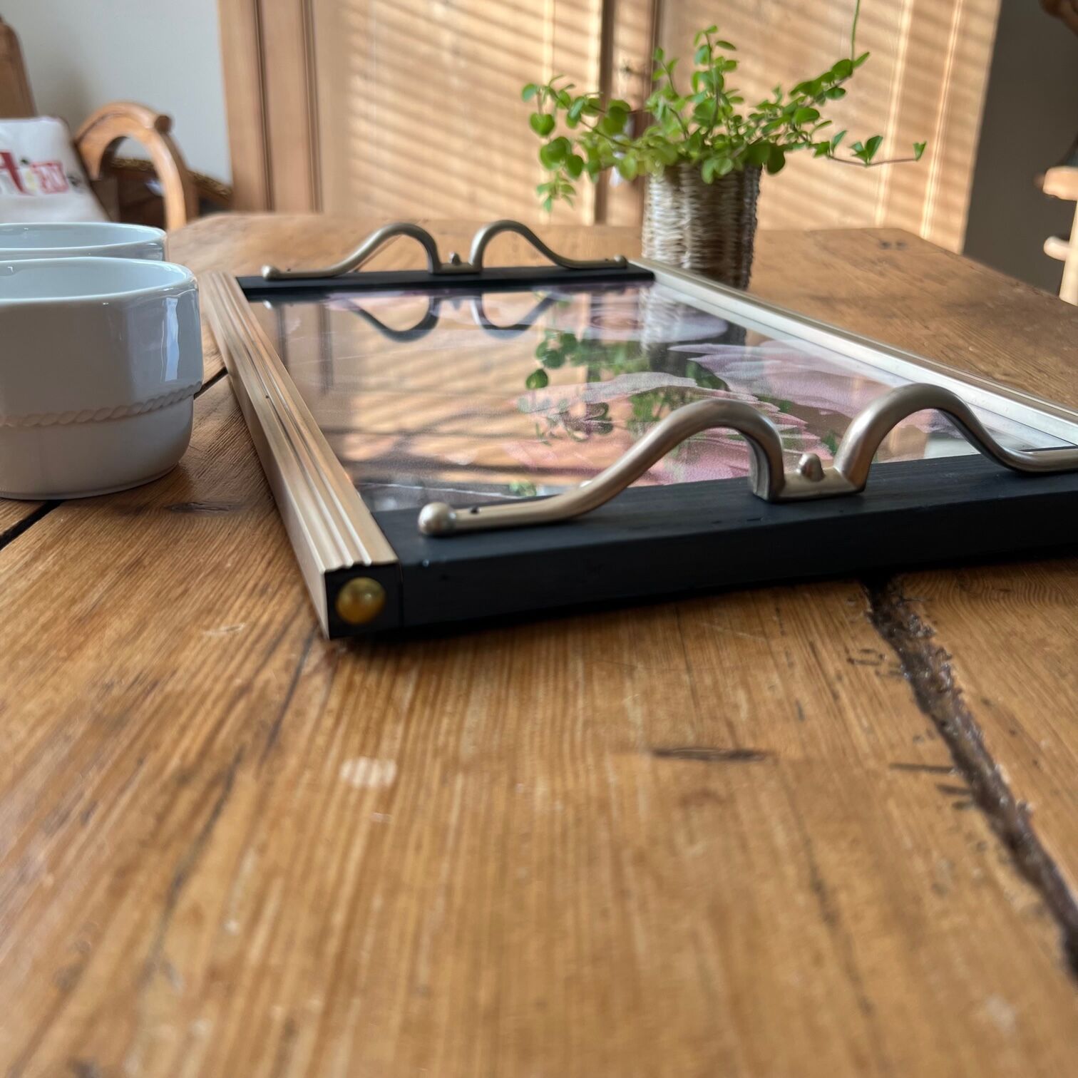 Old restored tray “Les roses”