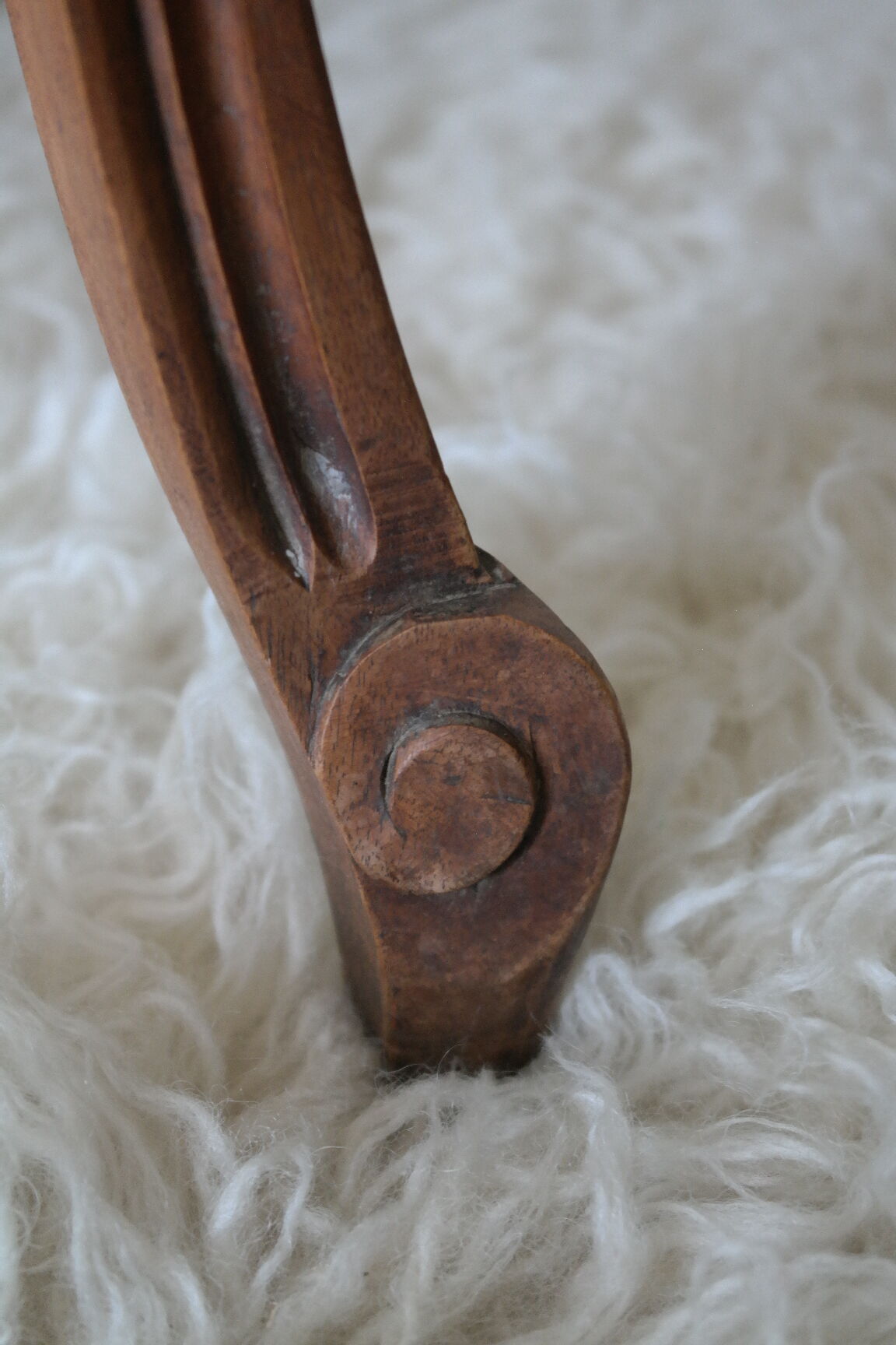 Louis XV-style toilet table in walnut and marble