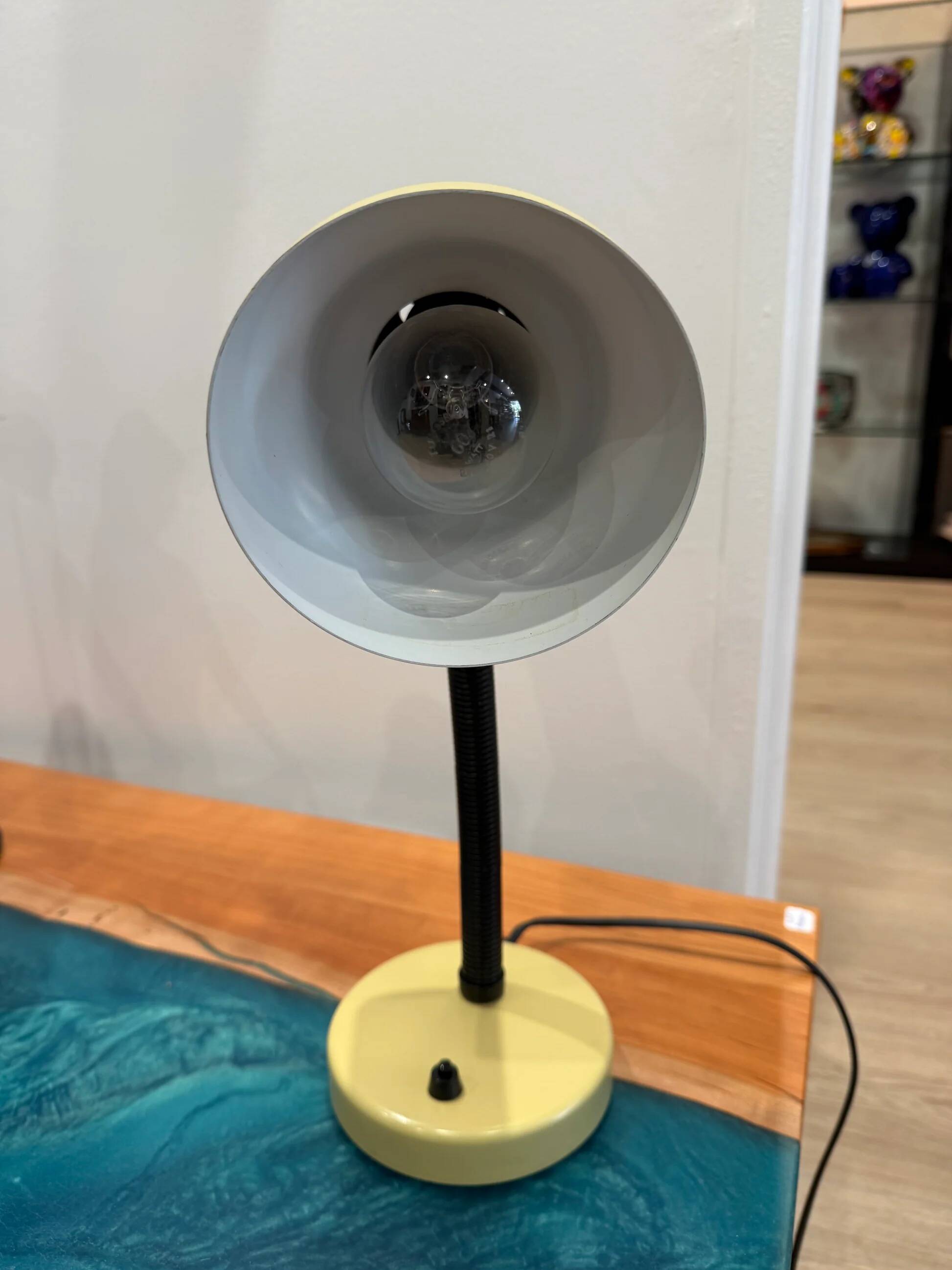 Vintage articulated desk lamp – 1970s design – industrial style