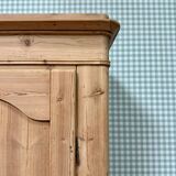 English bonnet maker with wardrobe (renovated)