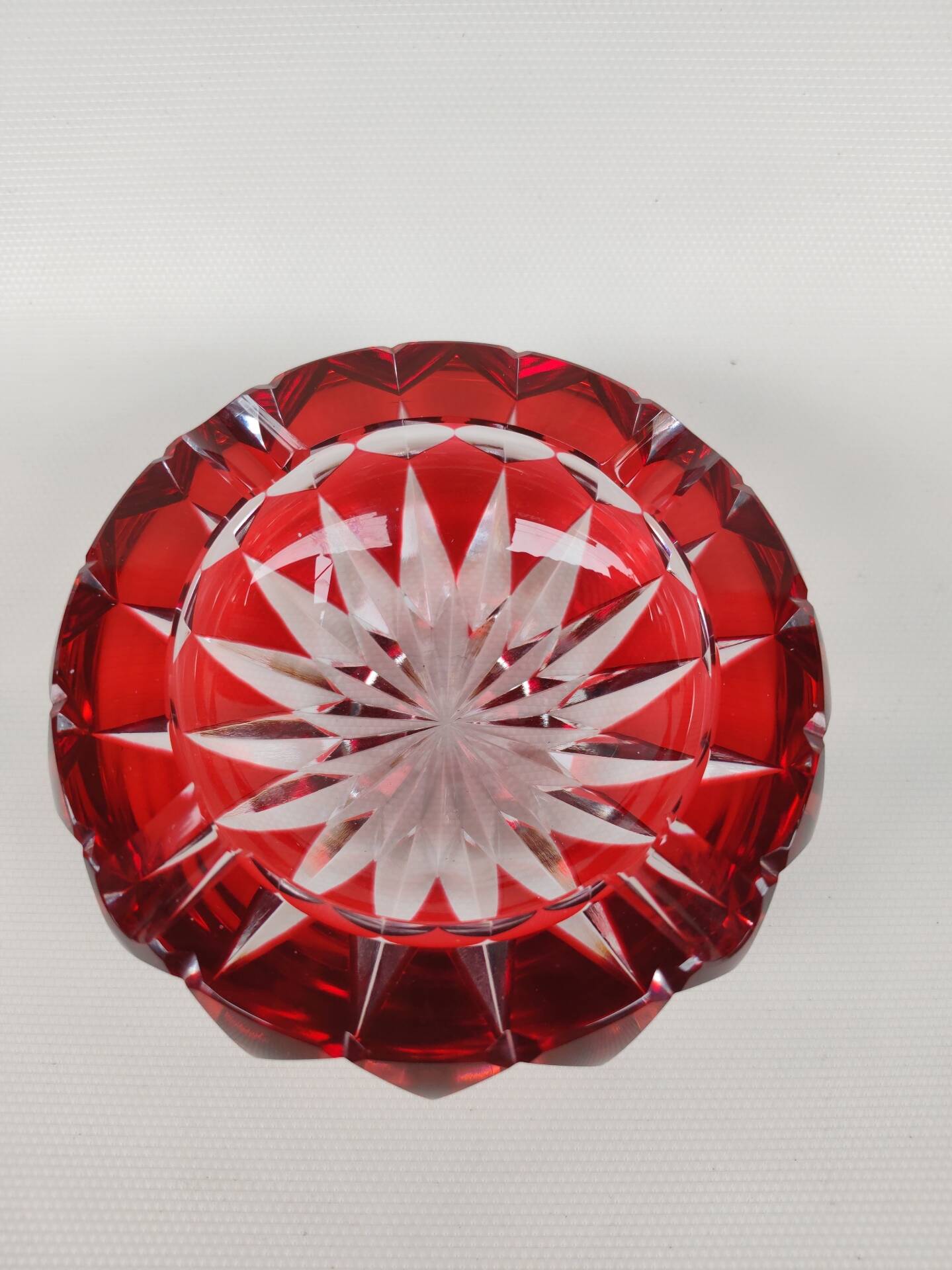 Magnificent crystal ashtray from Lorraine, ruby colour.