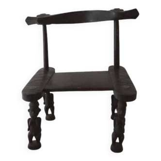 Chaise basse africaine en bois exotique