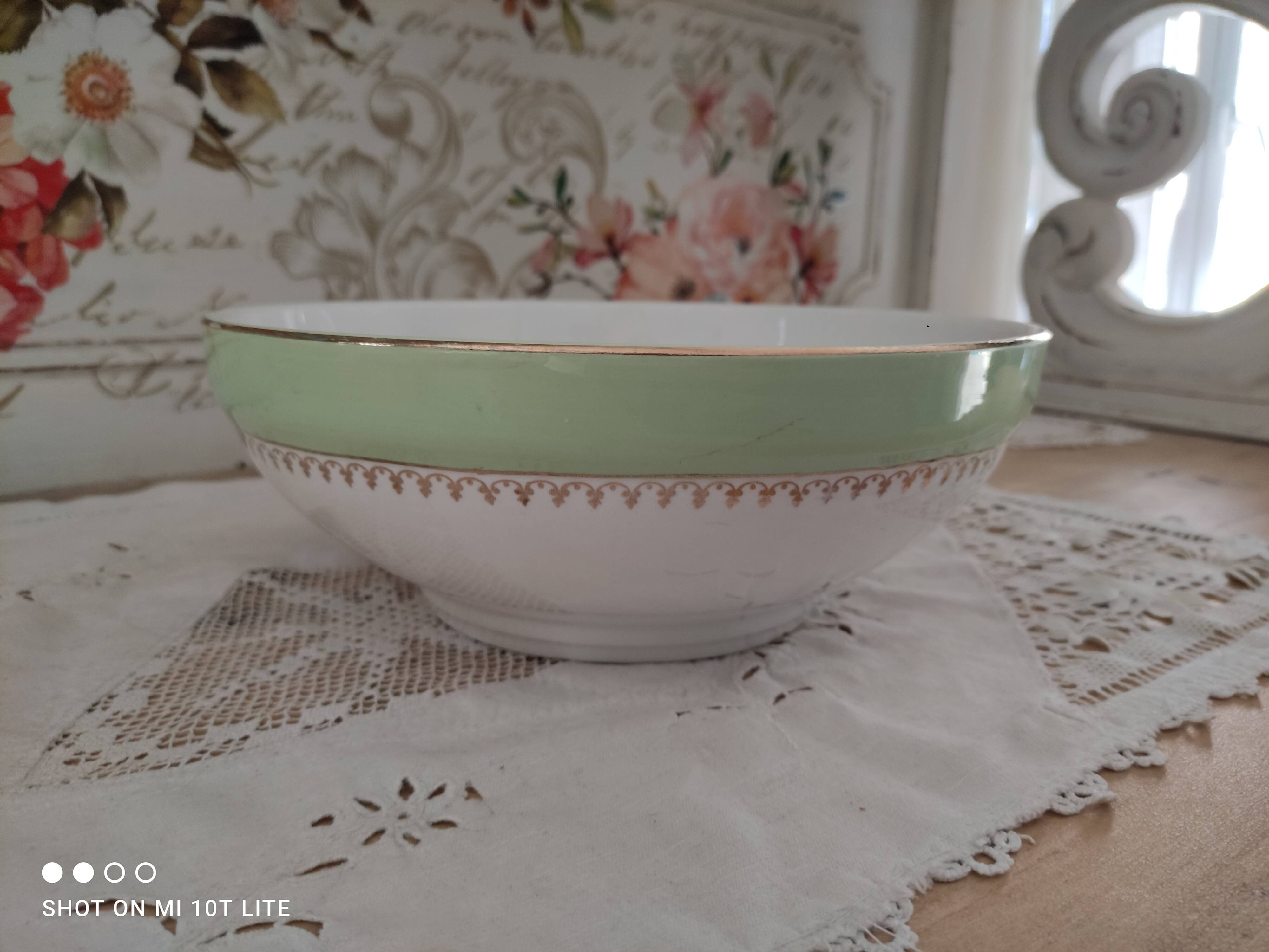 Aqua green salad bowl with golden frieze L'Amandinoise