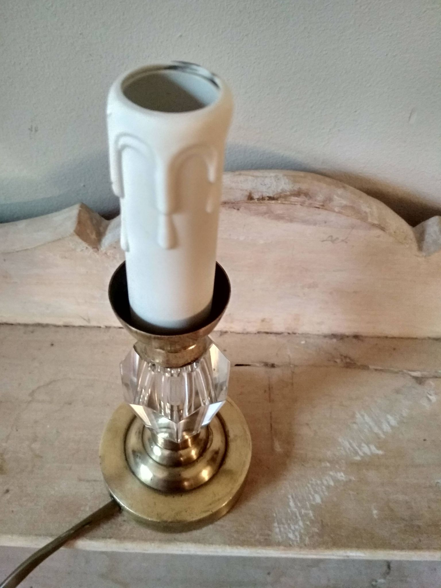 Petite lampe de chevet années 40 - pied en verre taillé et laiton