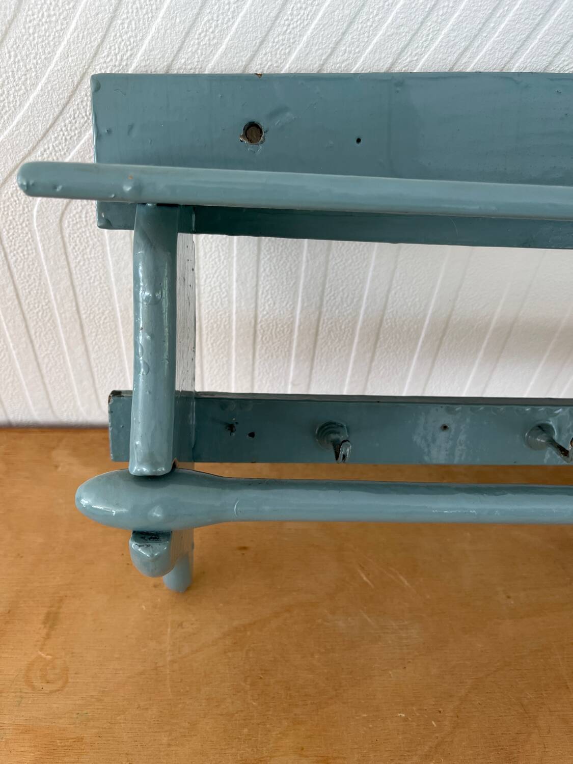 Set of 2 shelves and 1 vintage coat rack