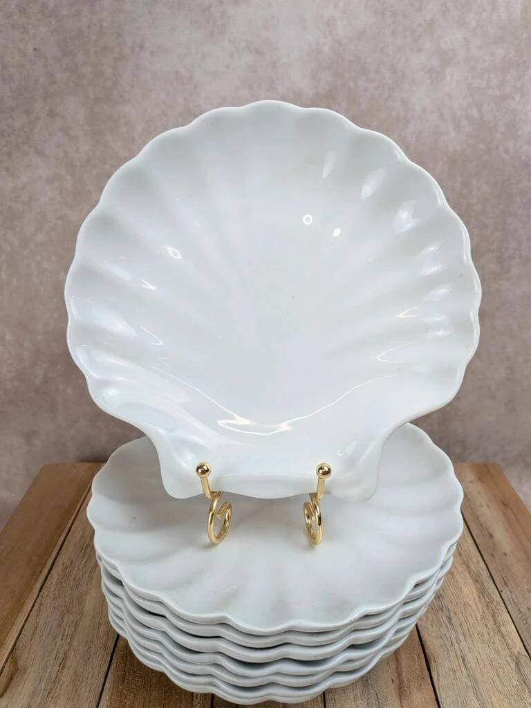 Set of 8 scallop shell plates