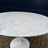 Original Knoll Tulip dining table in Carrara marble (120cm)