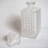 Whiskey decanter with spike pattern