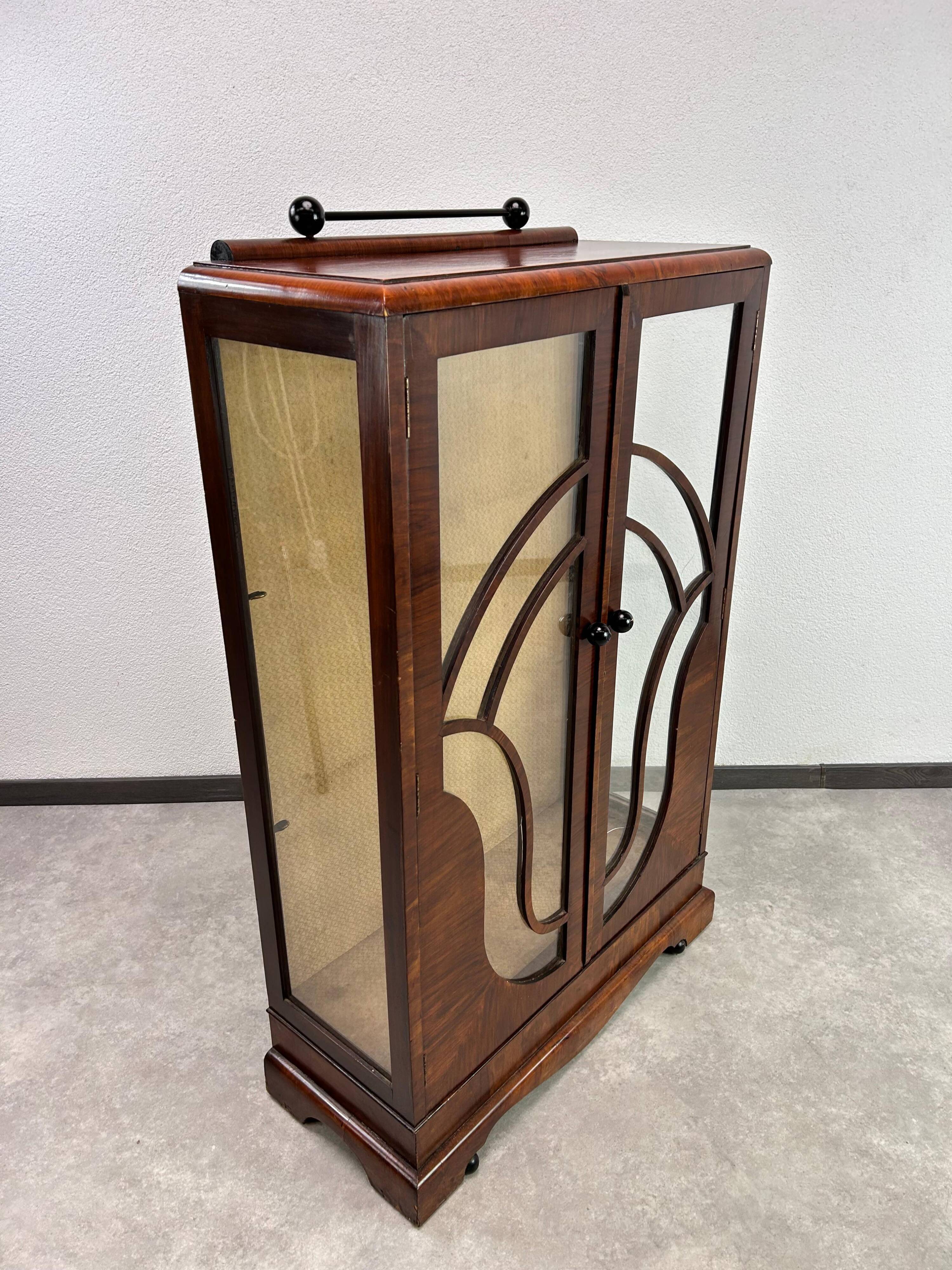 Petite vitrine art déco en noyer