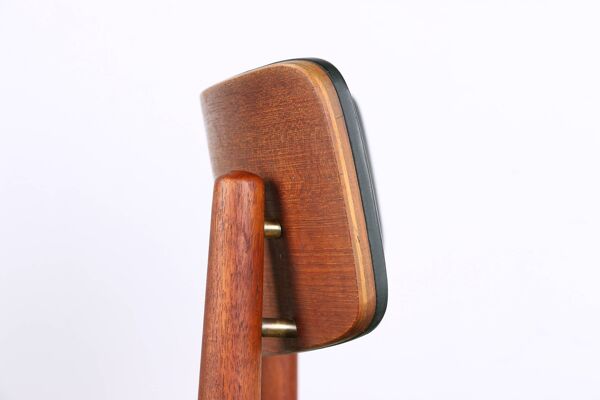 Série de 4 chaises Danoises en Teck, Skai noir et Laiton Par Sax 1960.