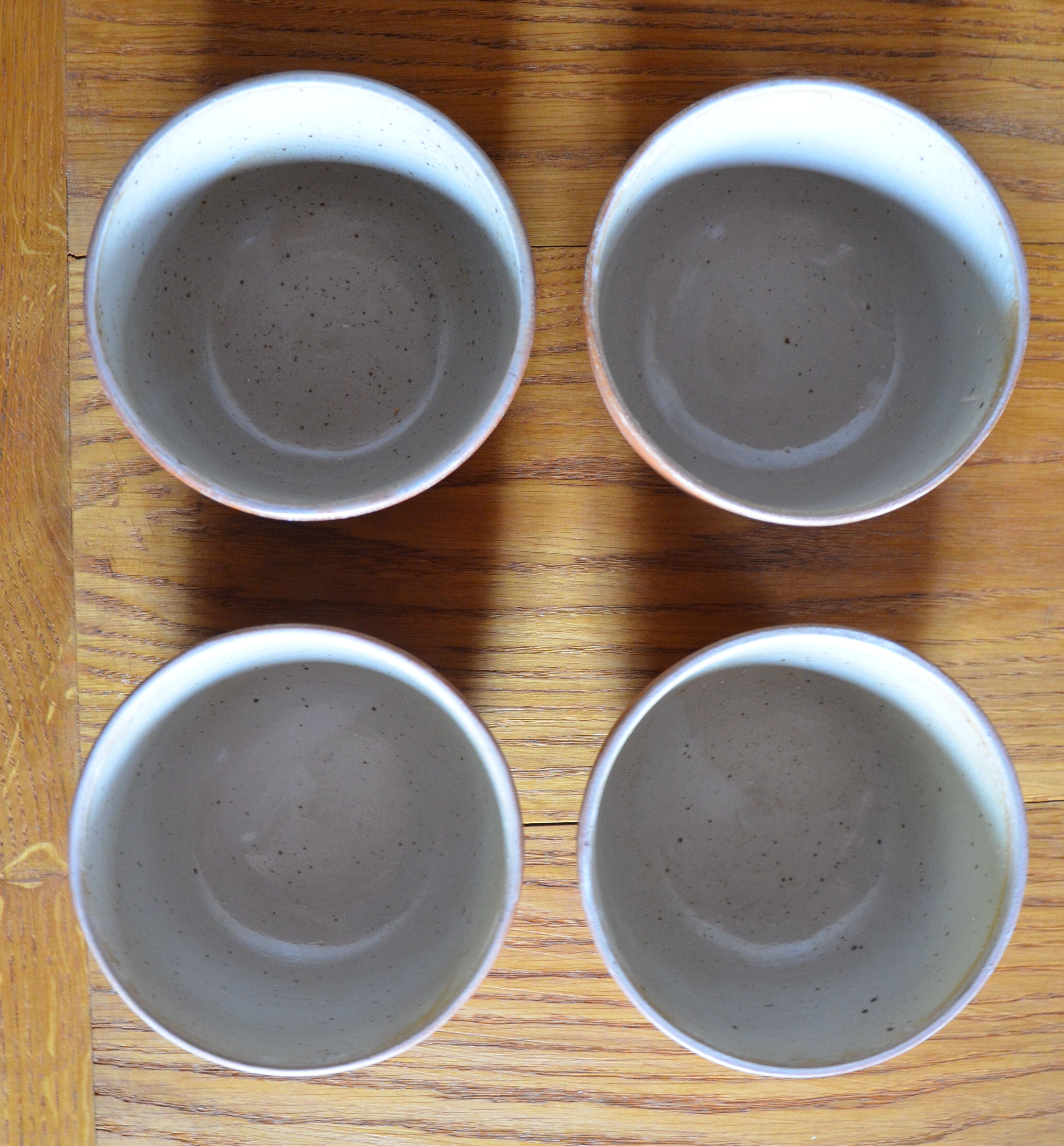 Lot of 4 bowls in sandstone and shiny grey inside