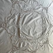 Round embroidered cotton tablecloth
