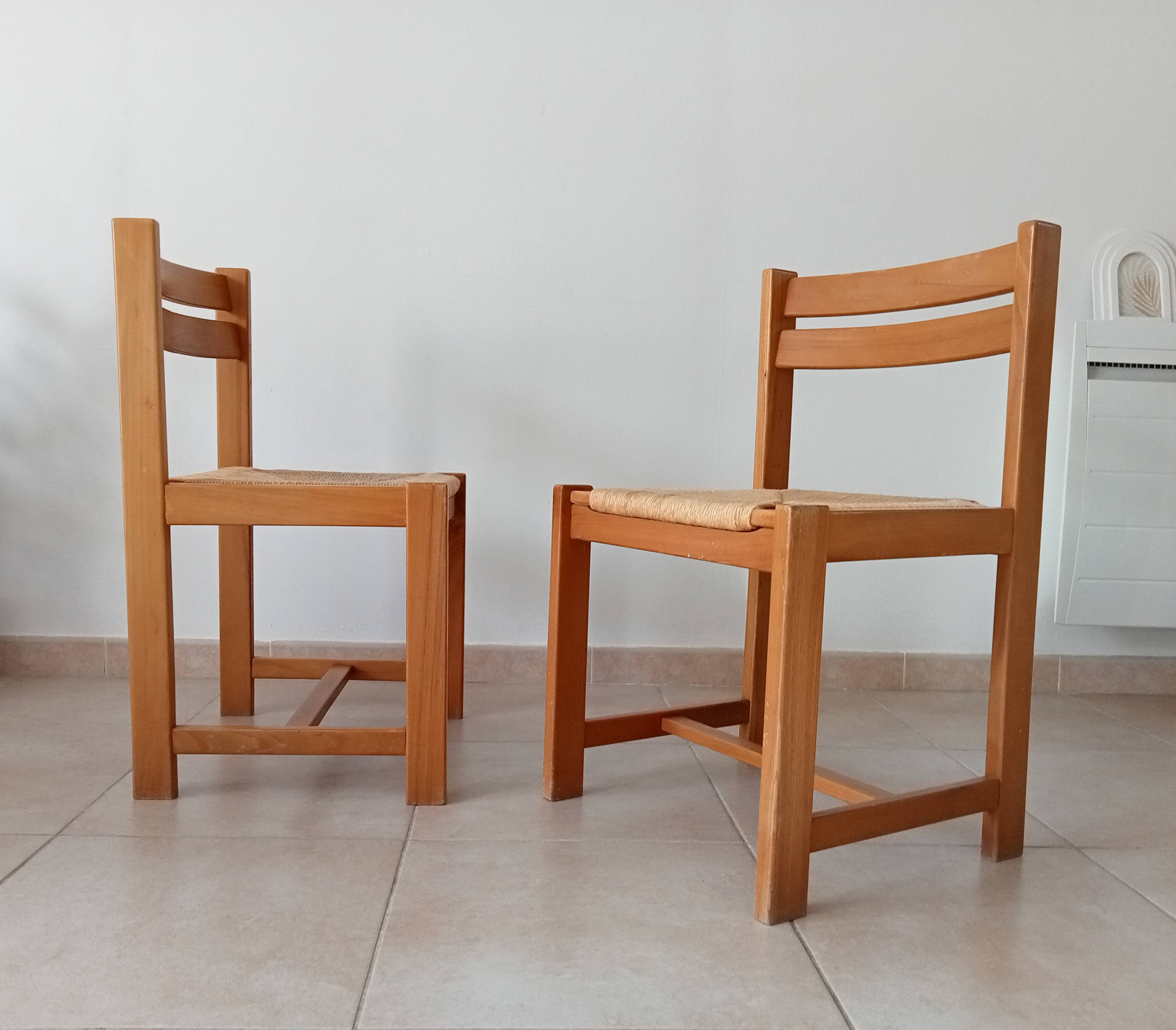 Set of 2 vintage chairs in solid elm and rush in the style of Regain/Asserbo.
