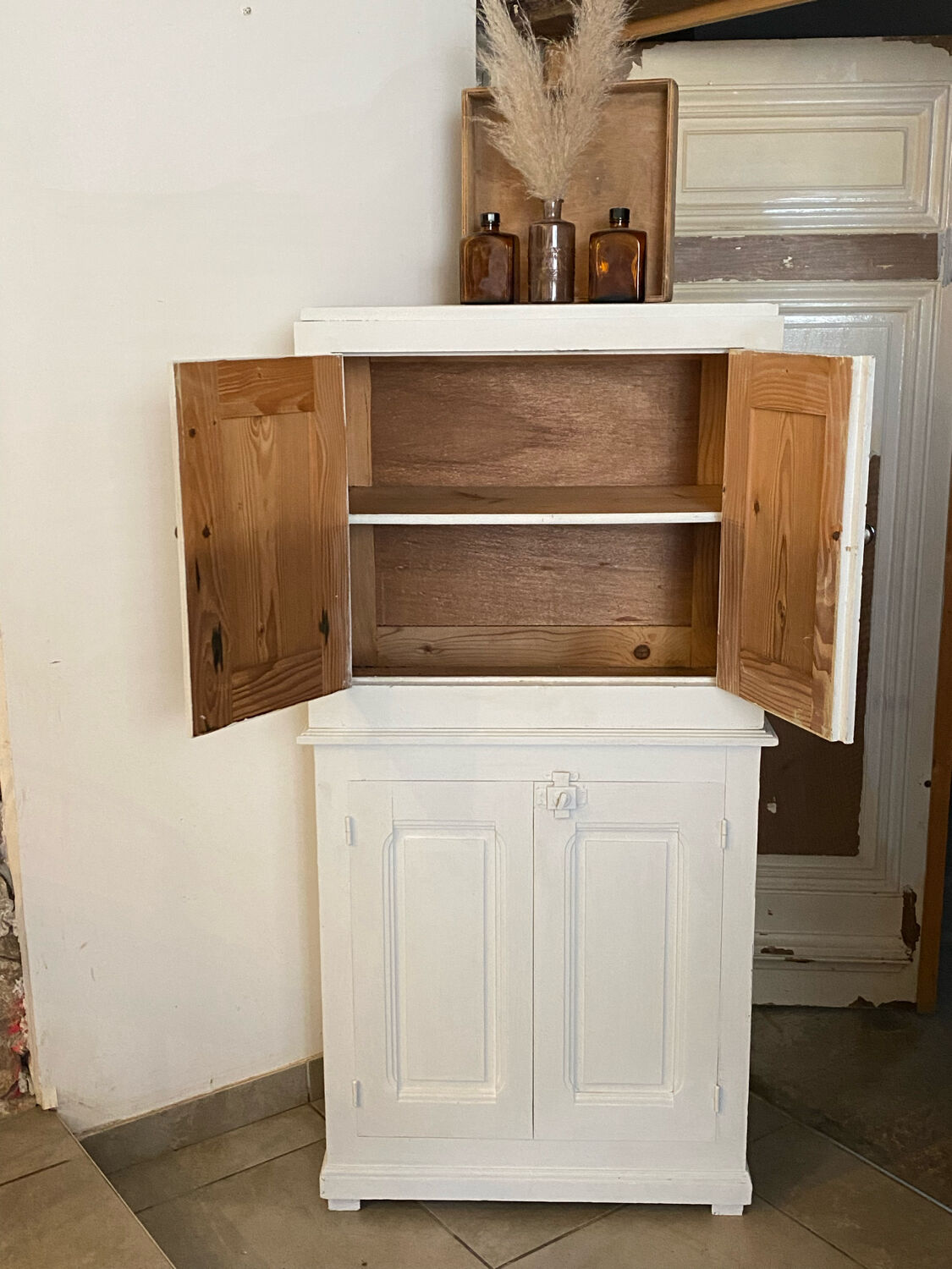 Parisian cabinet