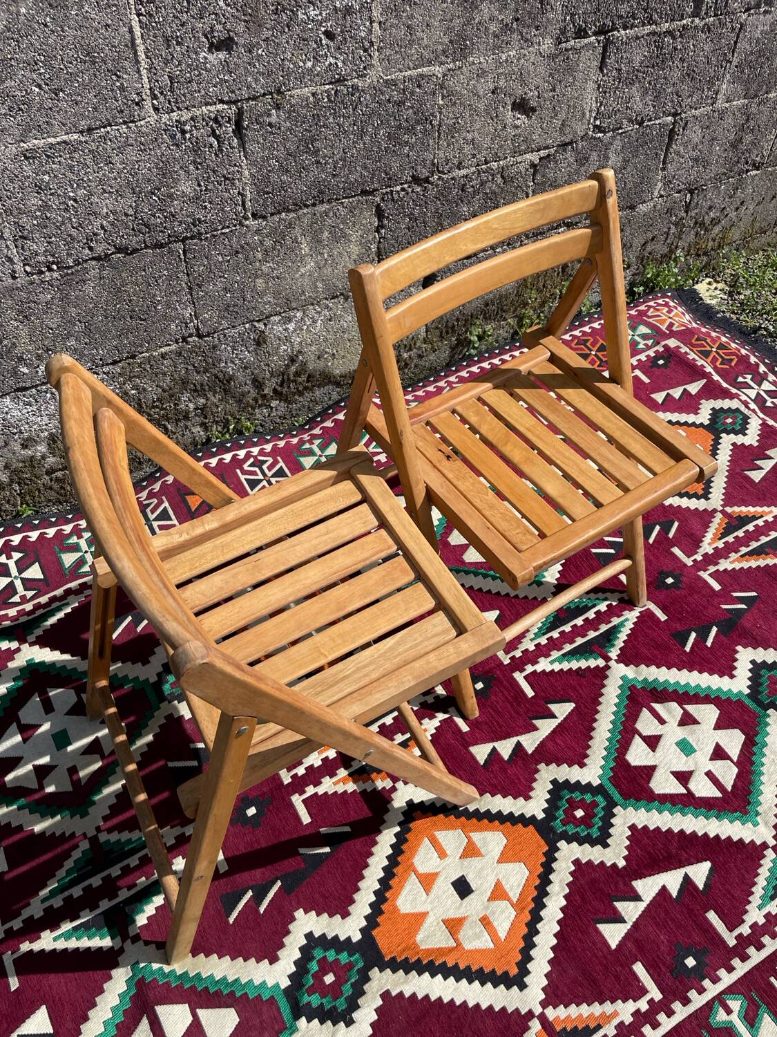 Pair of 80' folding chairs