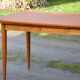Table scandinave