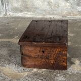 Small auxiliary stool in upcycled teak with traces of green chrome on the leg.