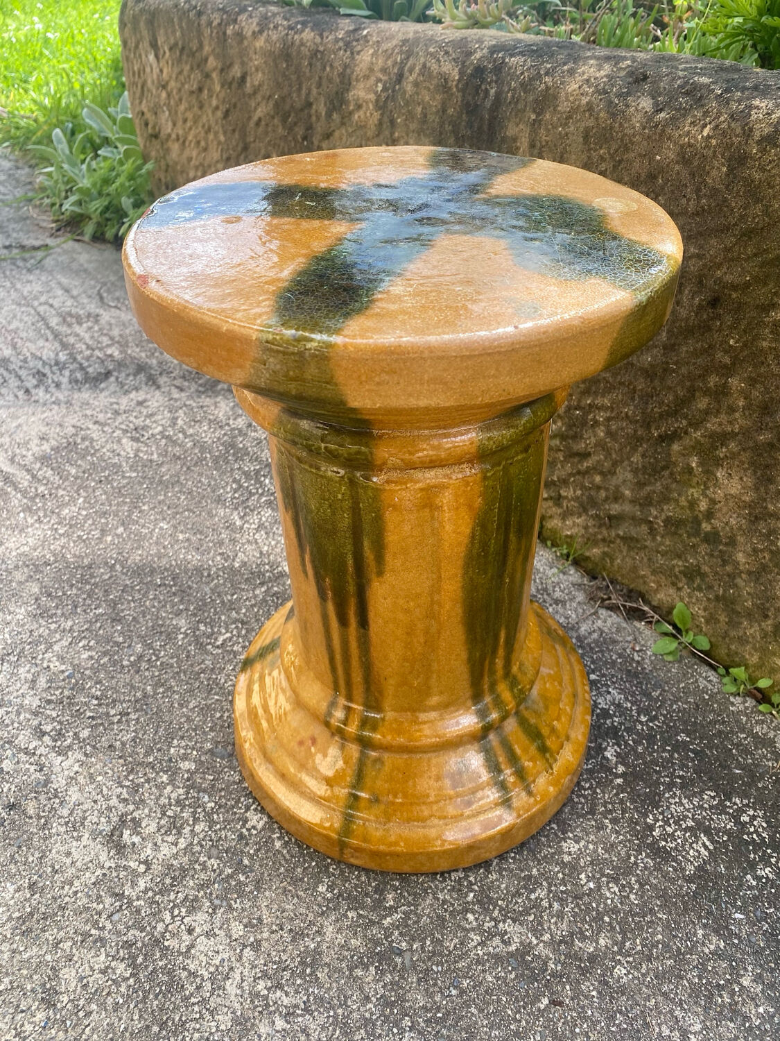 Southern France stool in glazed ceramic