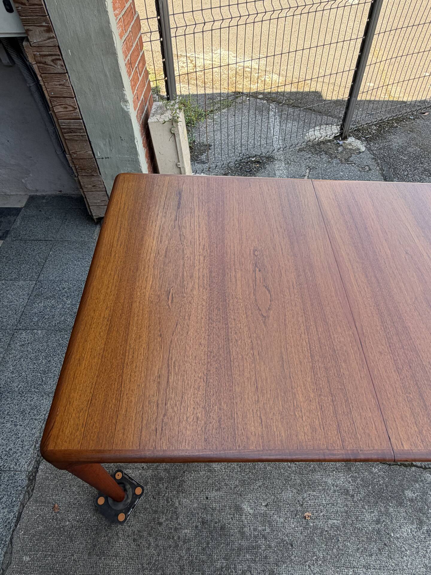 Table danoise en teck HW Klein pour Bramin