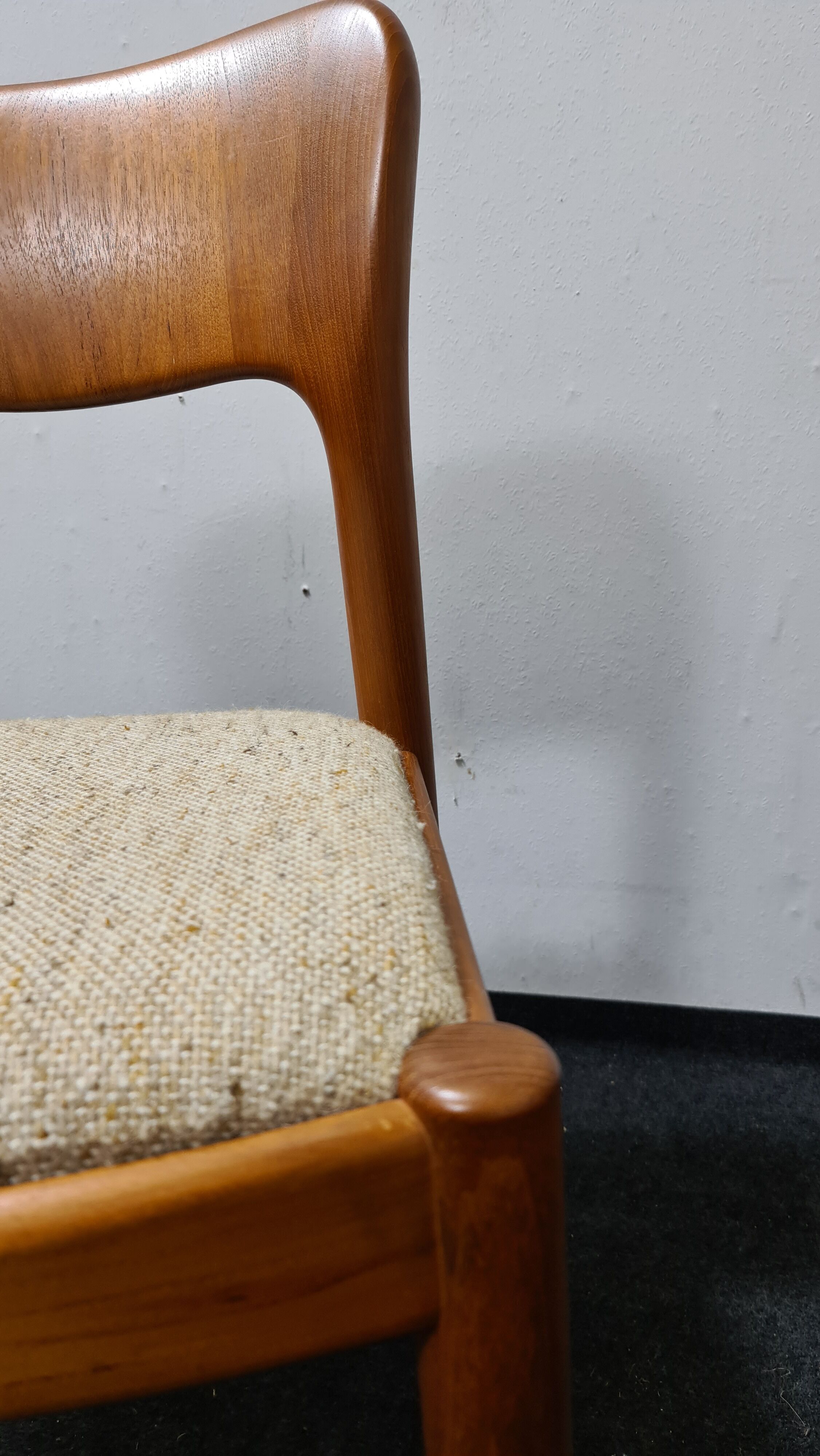 A set of six vintage Danish design dinning chairs by Niels Koefoed