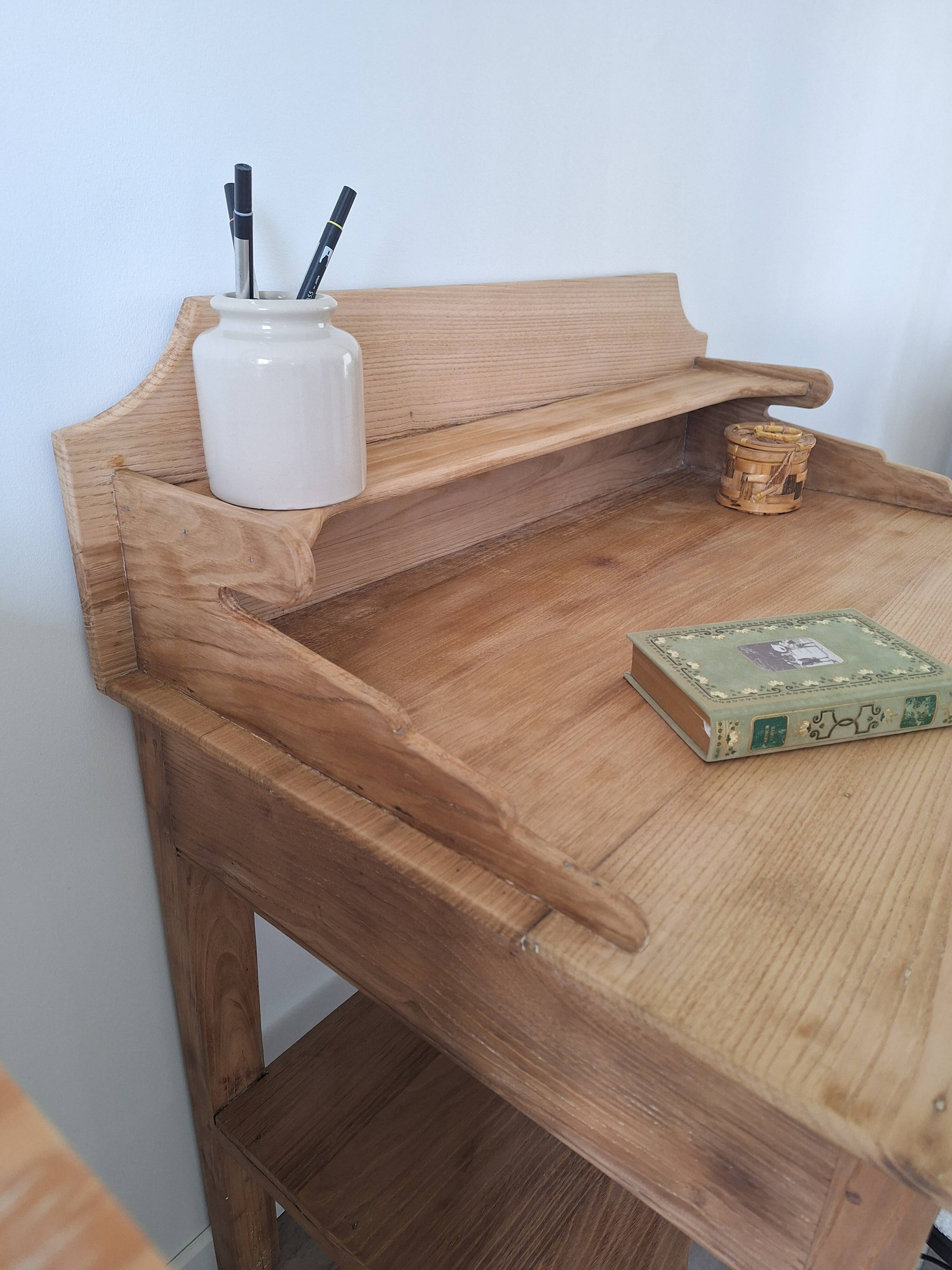 Desk / Dressing table in solid elm from the early 20th century.
