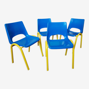 4 chaises coque école
