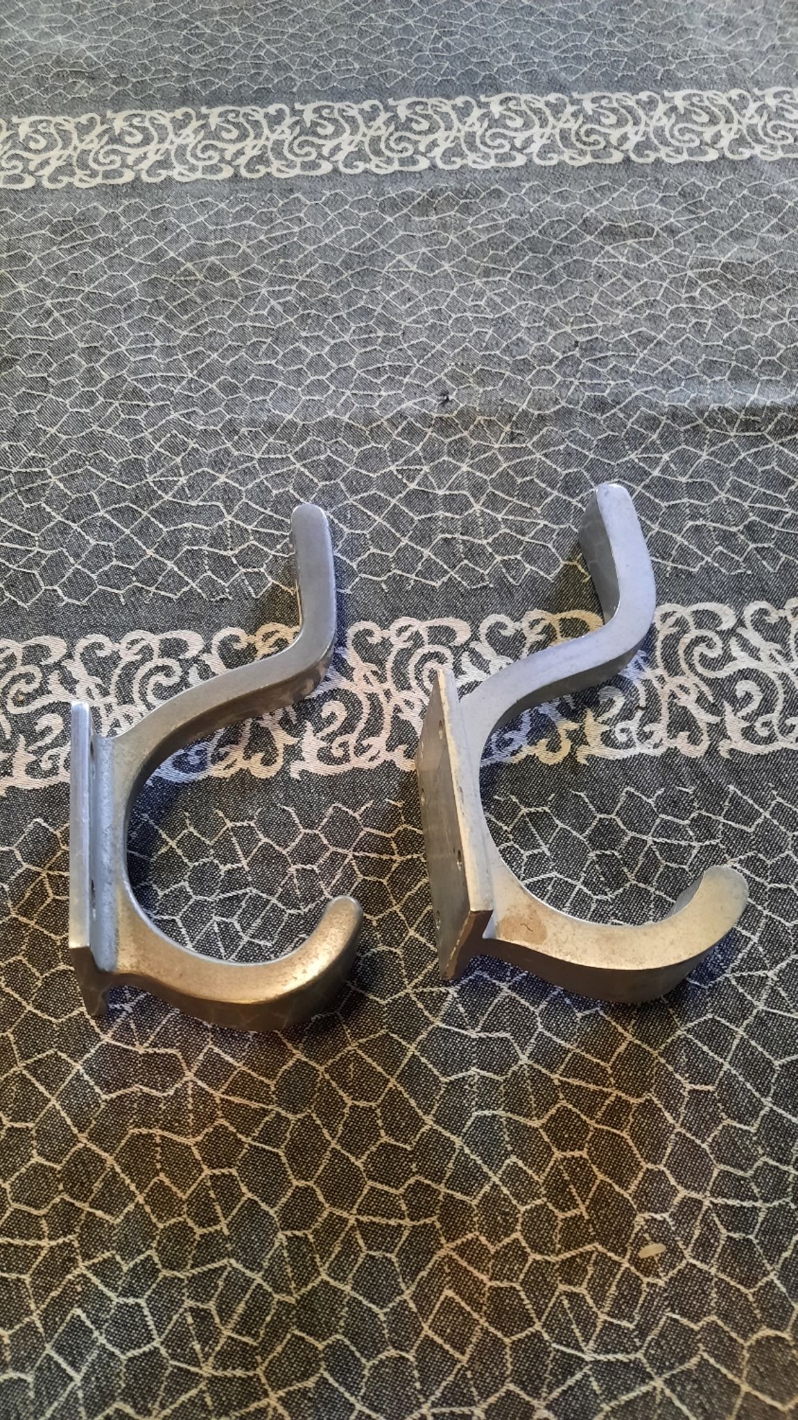 Set of 2 aluminum wall hooks