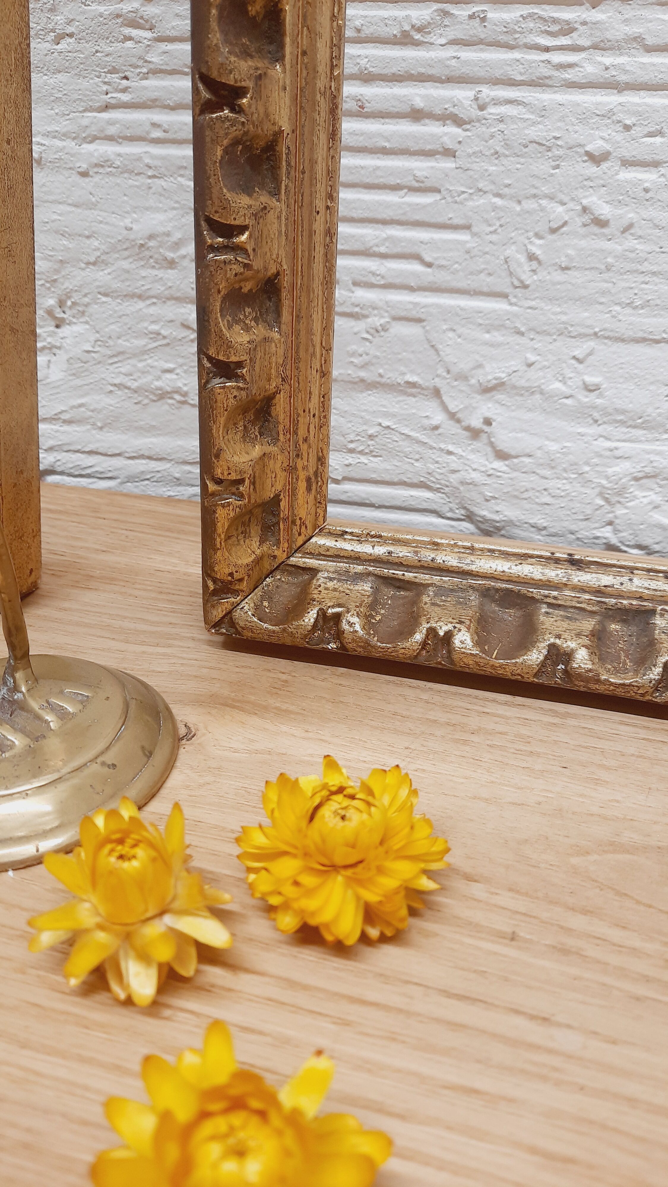 Golden wood frame with godrons