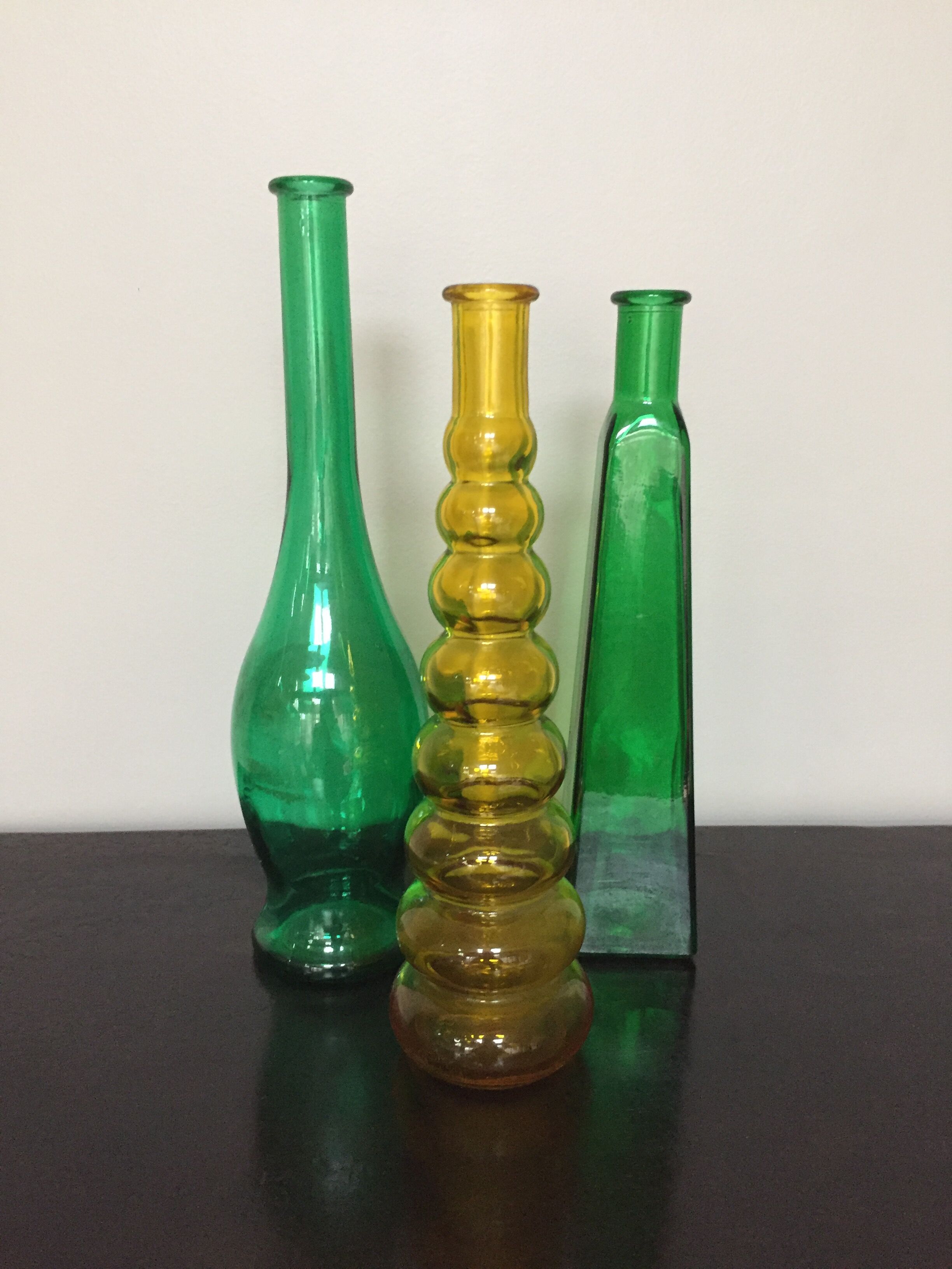 Series of 3 green and yellow glass vases