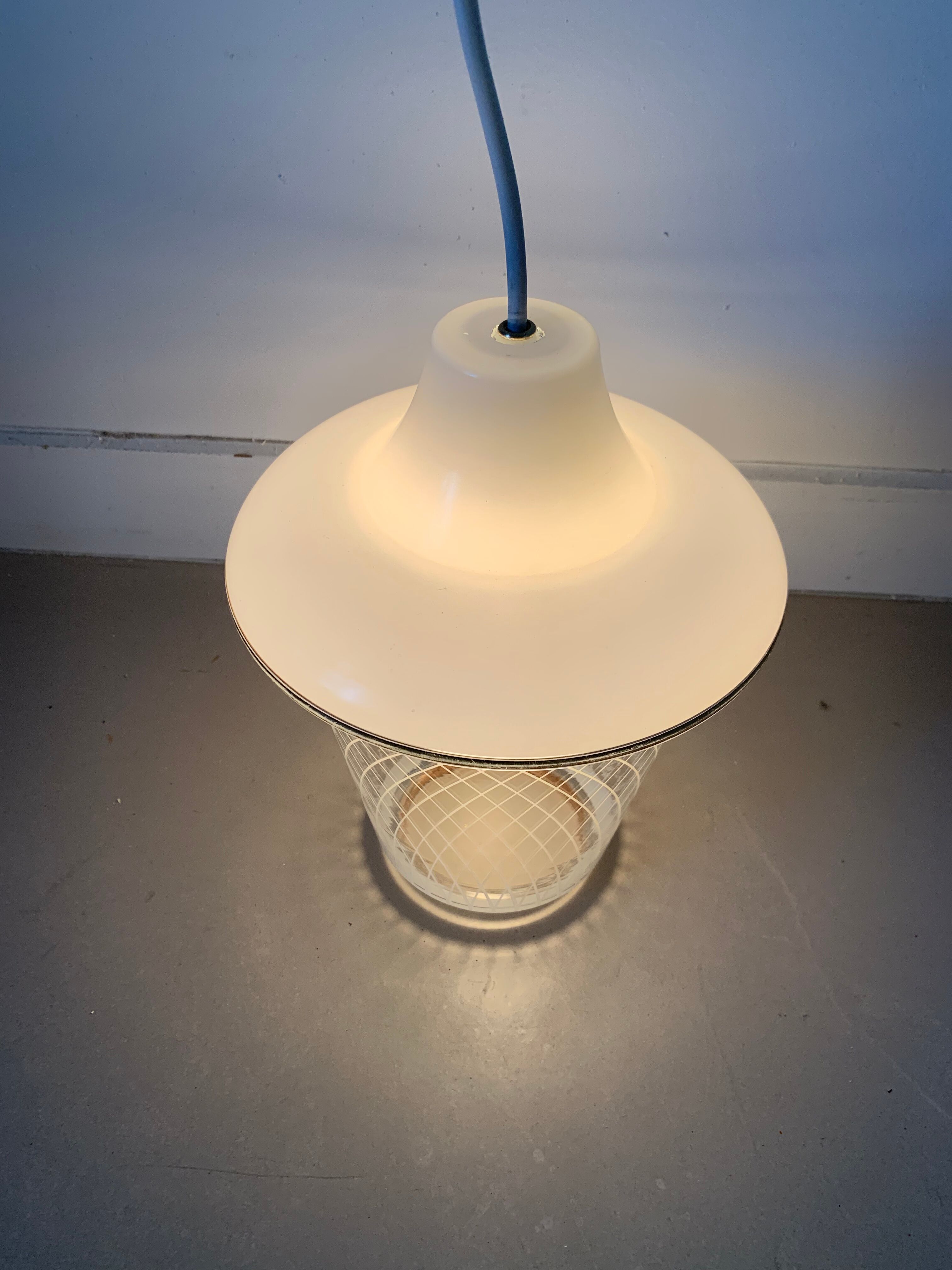 Lot de 2 suspensions verre années 50