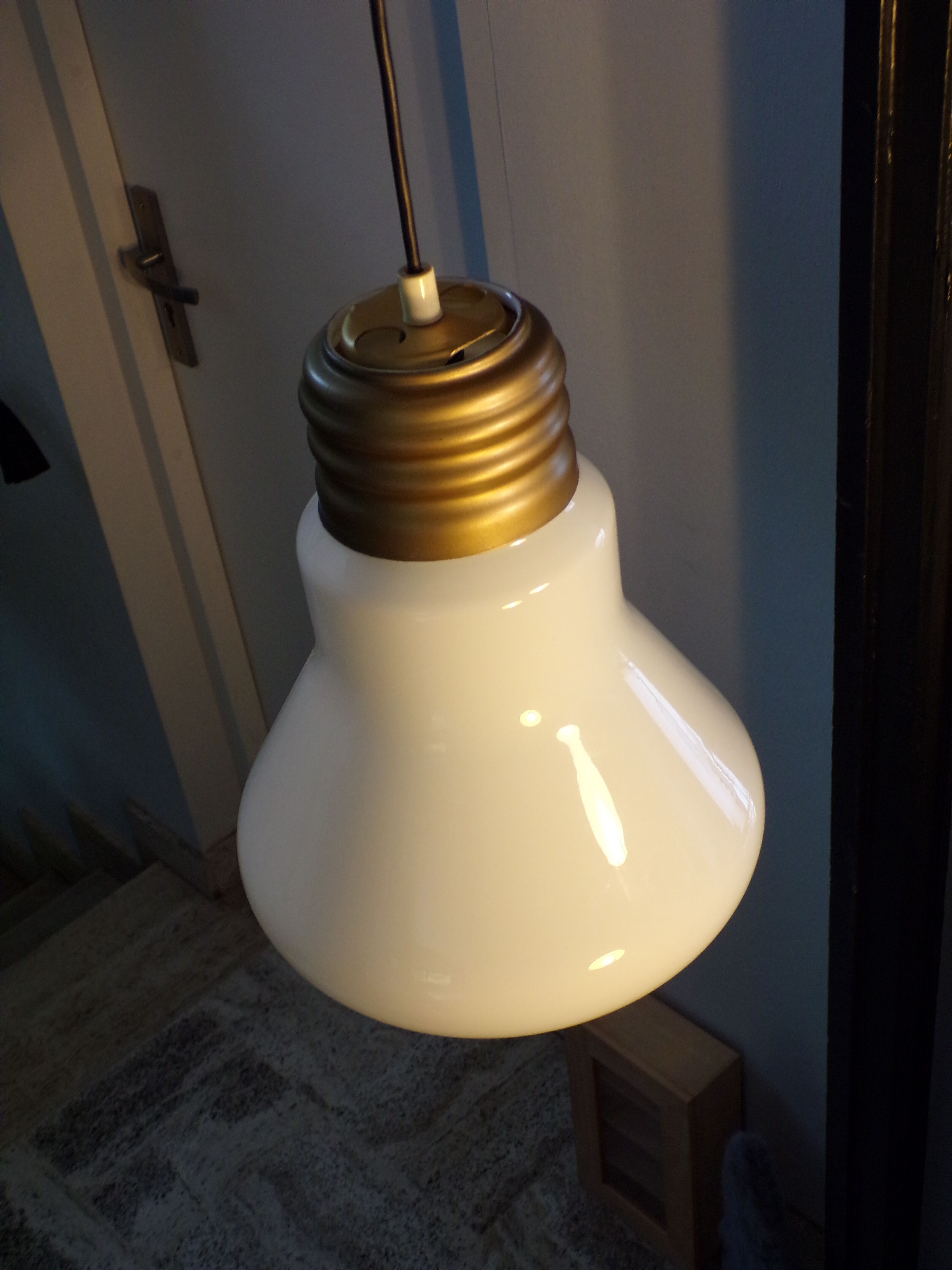 Vintage bulb-shaped pendant lamp
