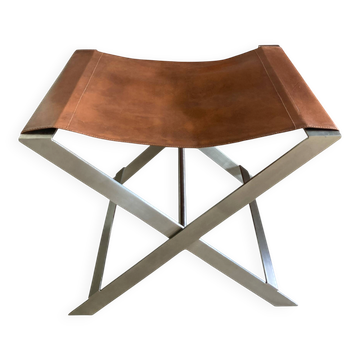 FOLDING STOOL KNOWN AS "PLOYANT" IN BRUSHED STEEL AND LEATHER, SIGNED AMAURY WATINE