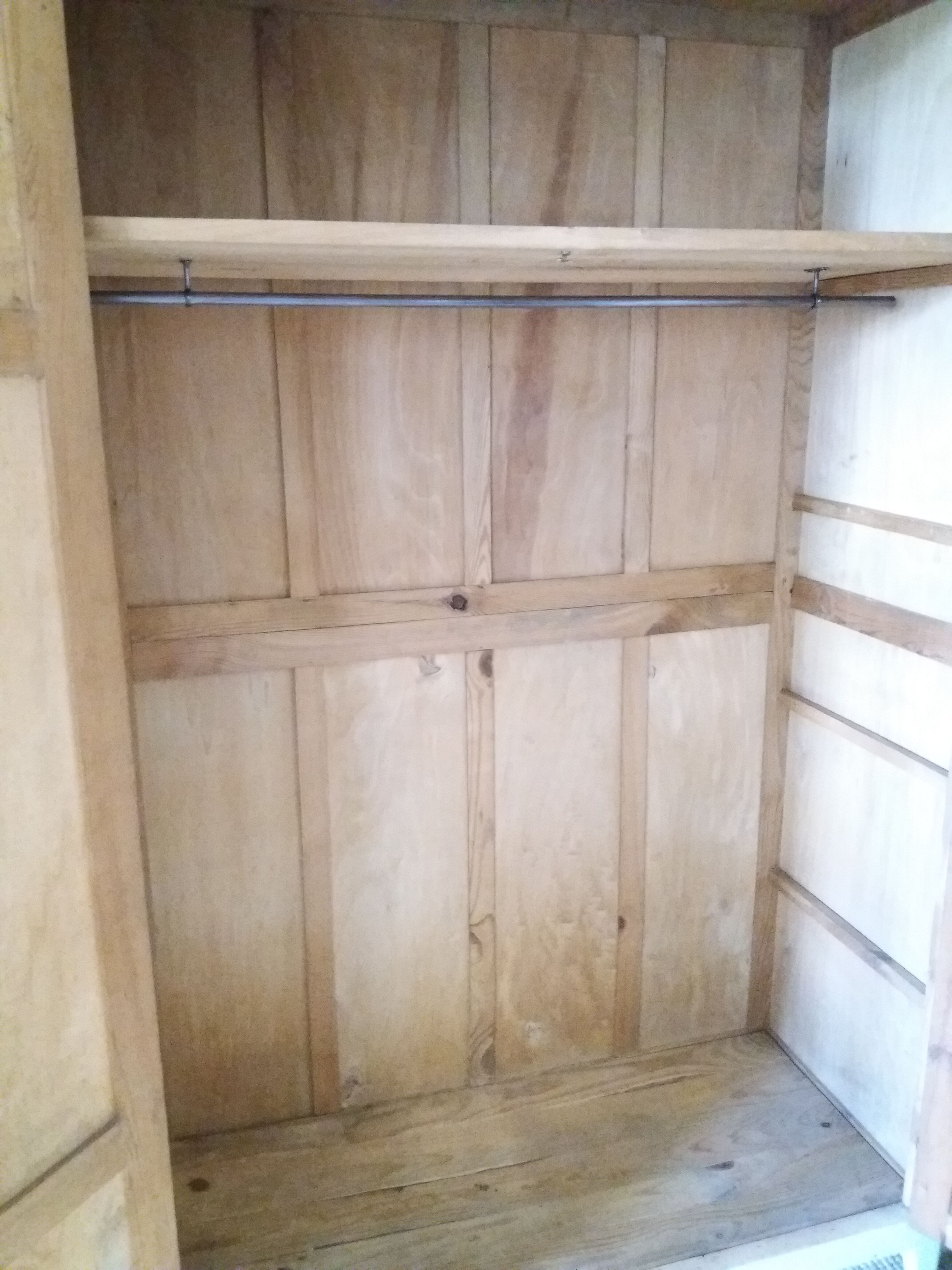 Armoire parisienne