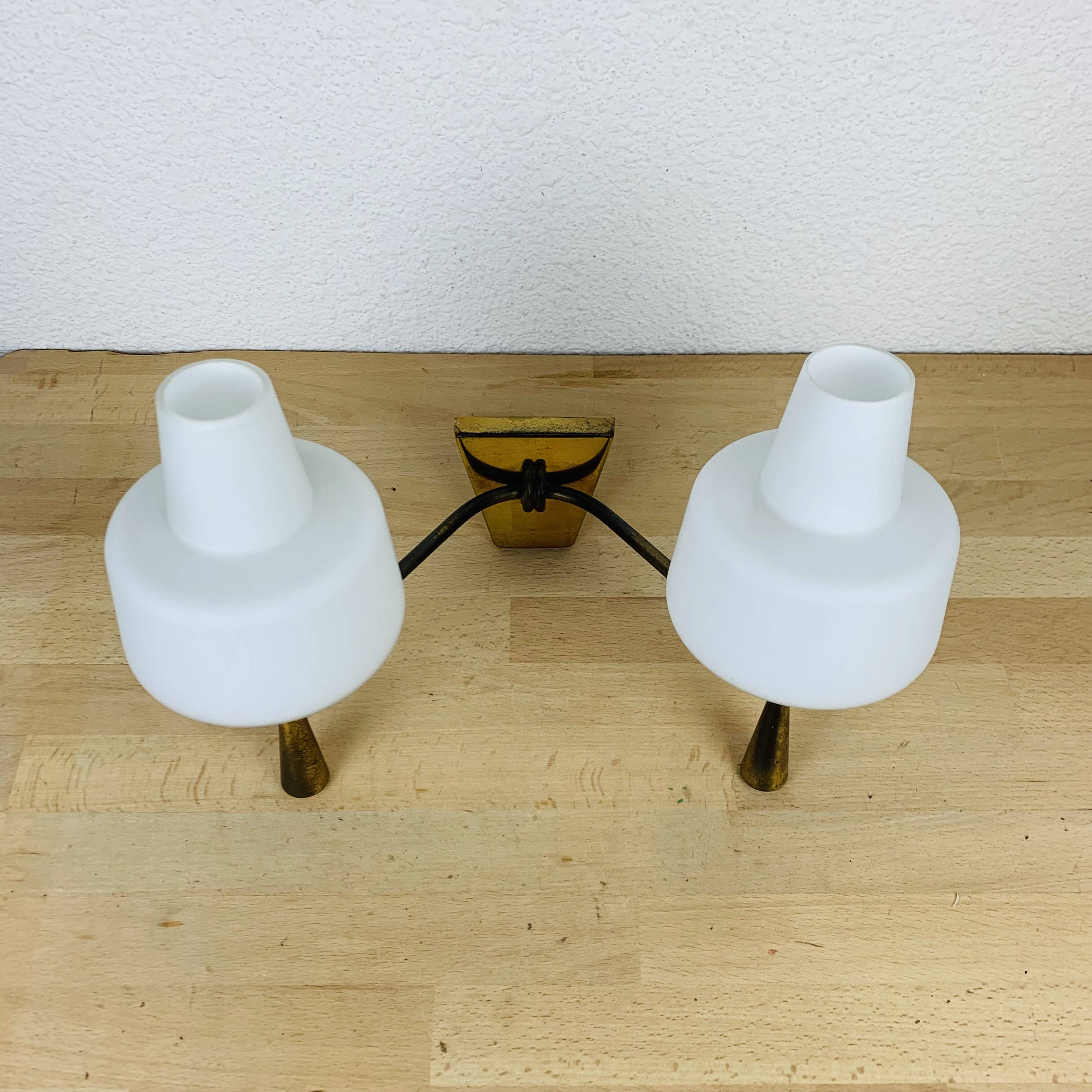 Double opaline and brass wall light from the 50s, lunel, arlus