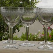 Lot de 5 verres à eau anciens en verre frise gravée.