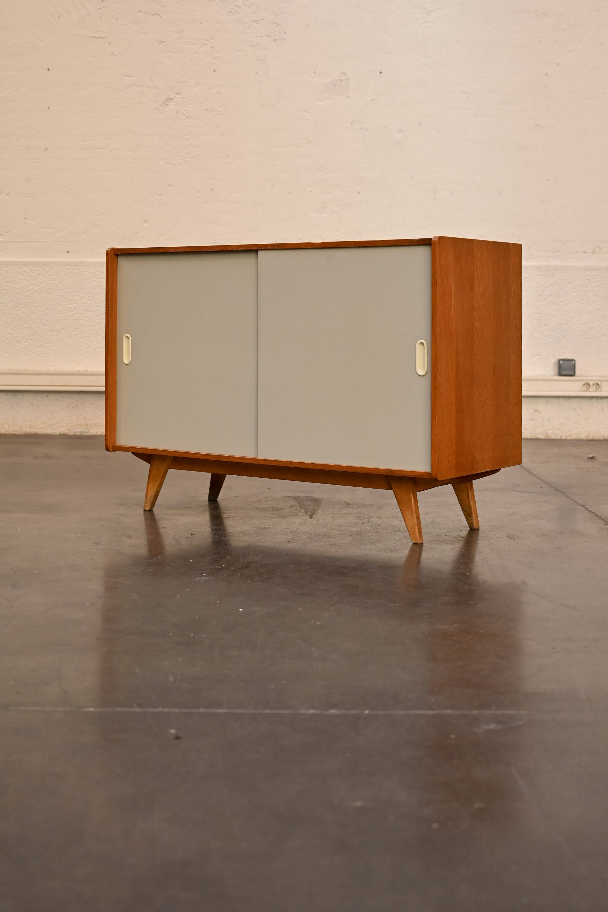 Jiroutek buffet with sliding doors