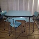 Set table and chairs in formica