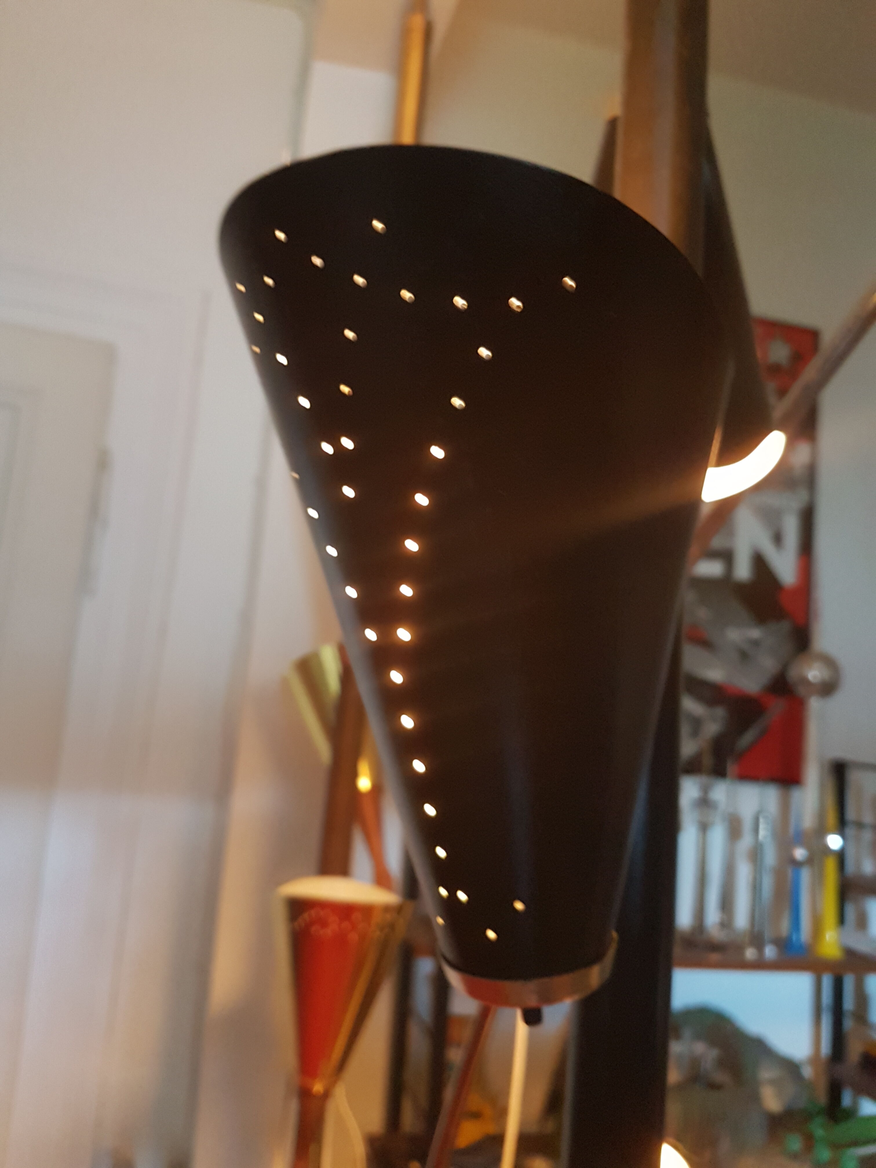 Floor lamp "tension pole lamp" American of the 1950s