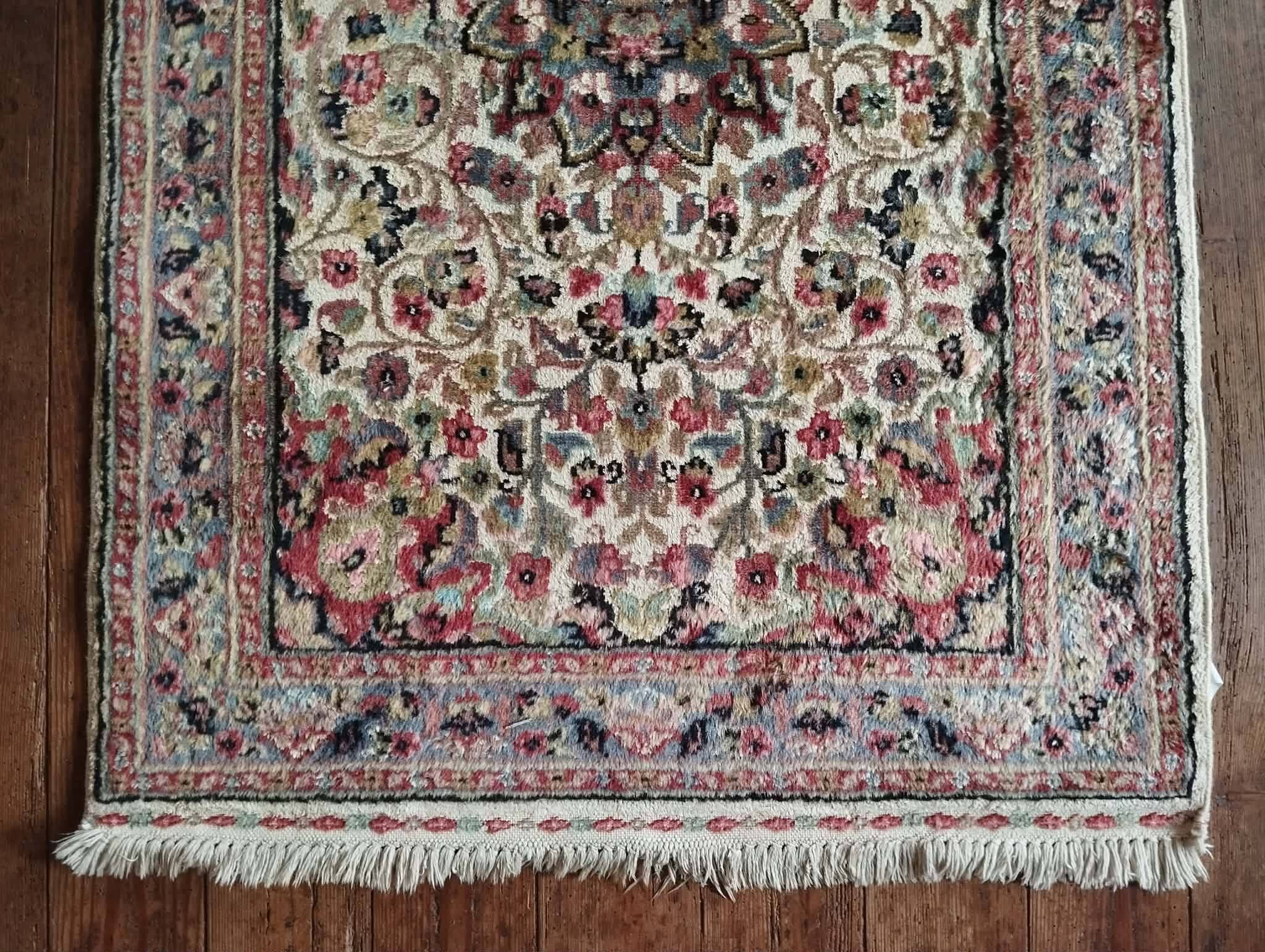 Tapis Pakistanais laine et soie fait main 122x77cm