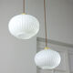 Suspension vintage en verre opalin & laiton