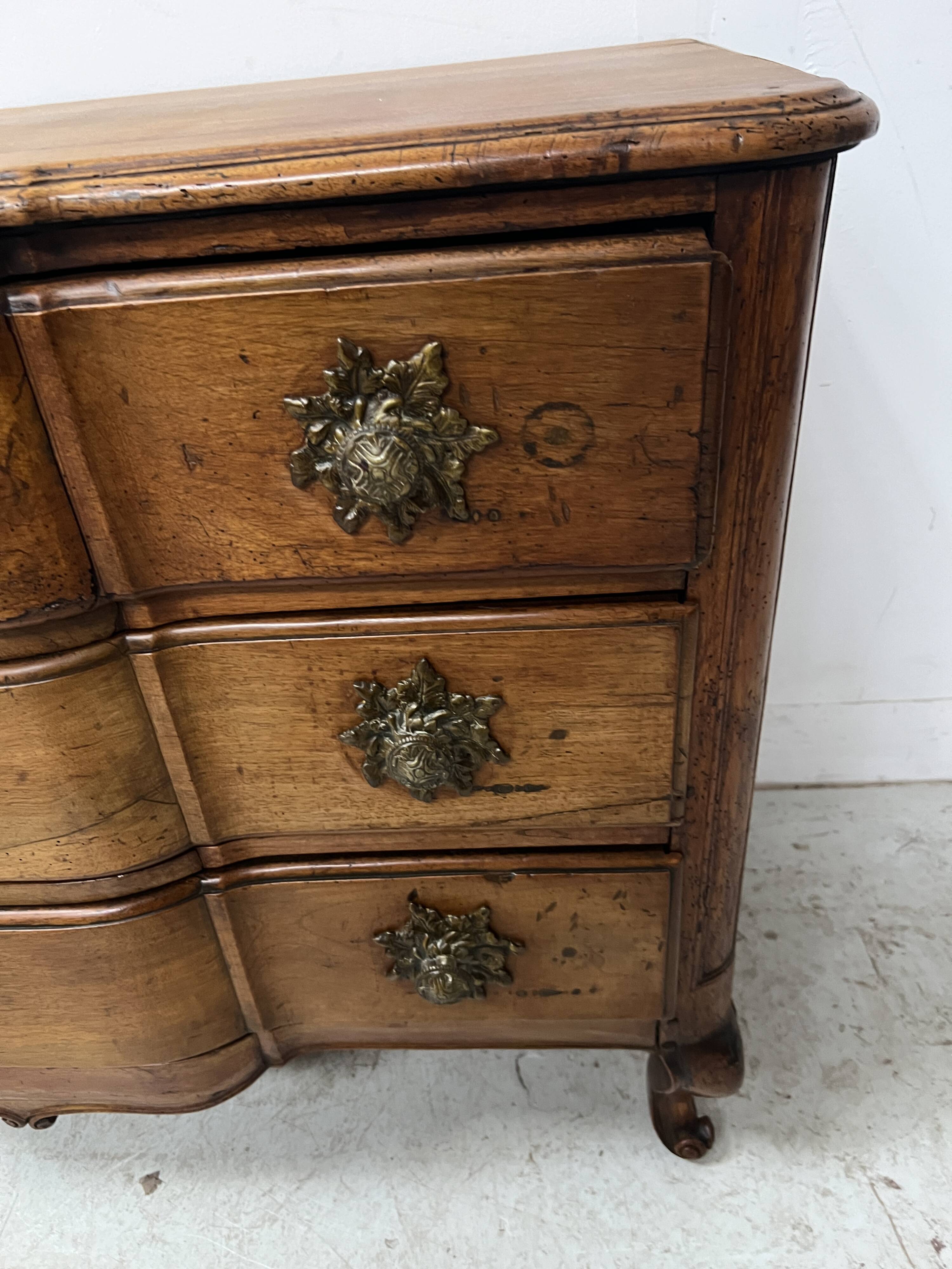 Louis XV commode with three drawers in solid walnut, 18th century