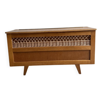Coffre en bois et rotin