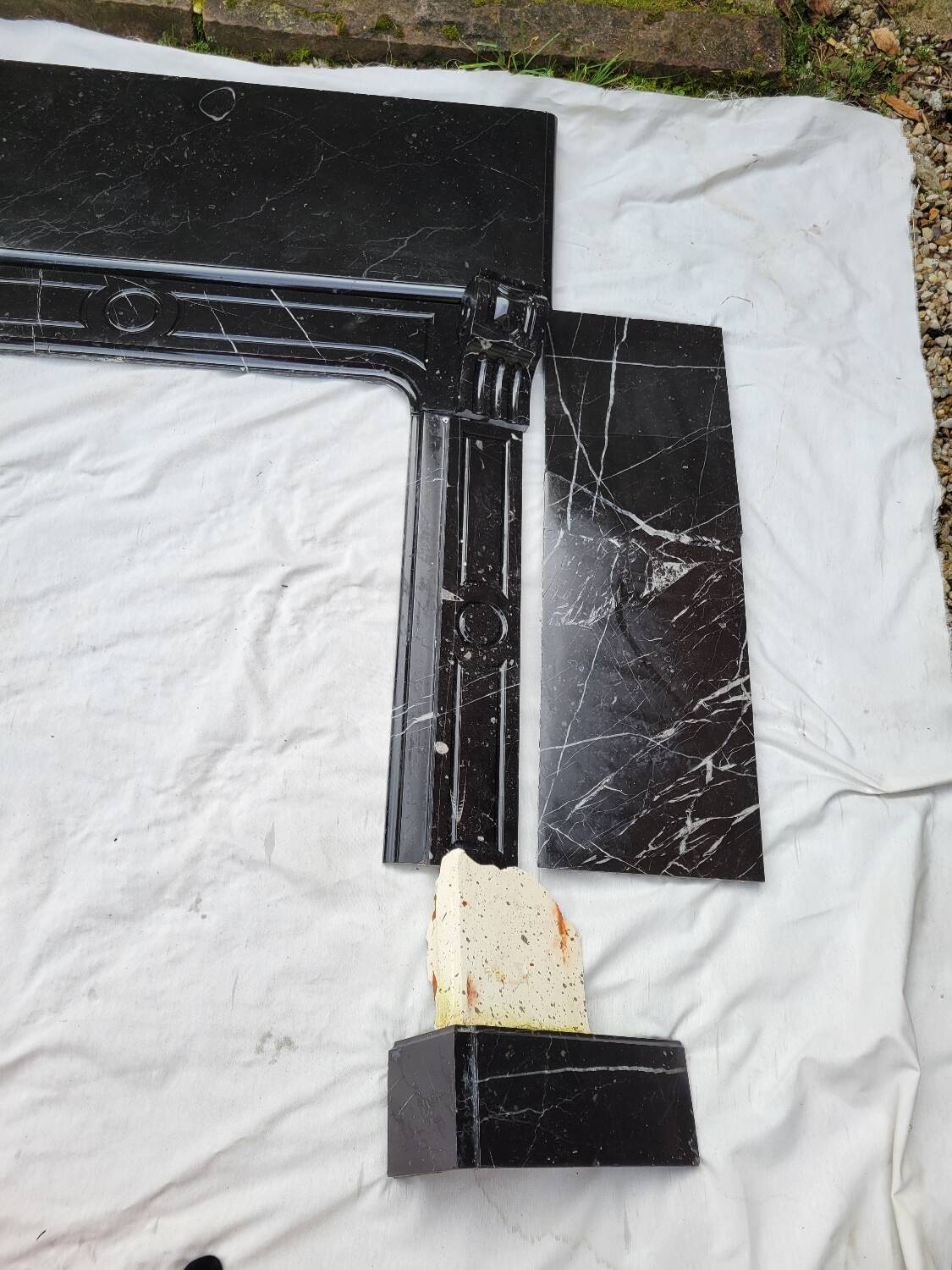 Pompadour fireplace with black marble modillions