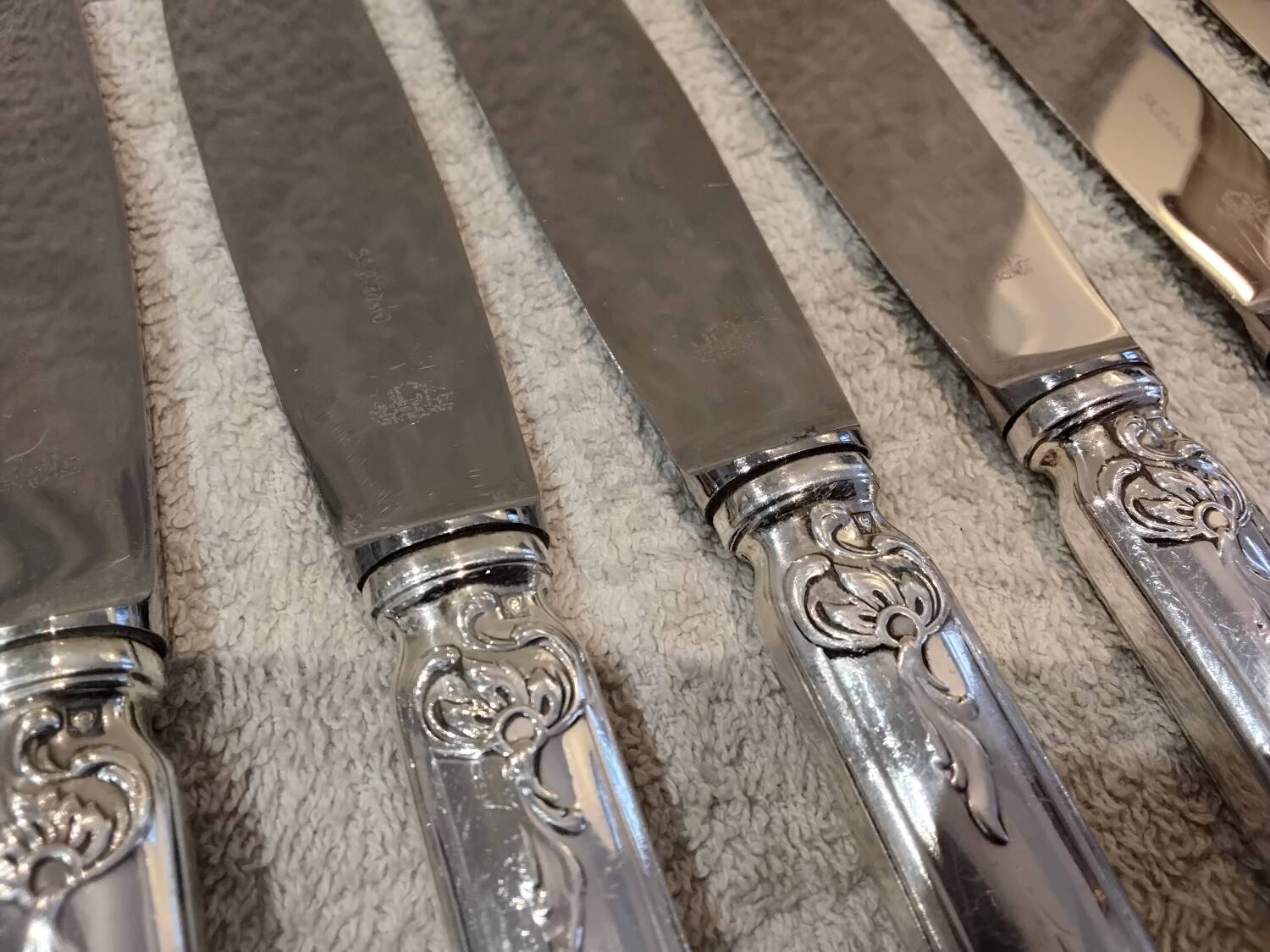 12 silver-plated metal table knives St Medard rocaille Florian